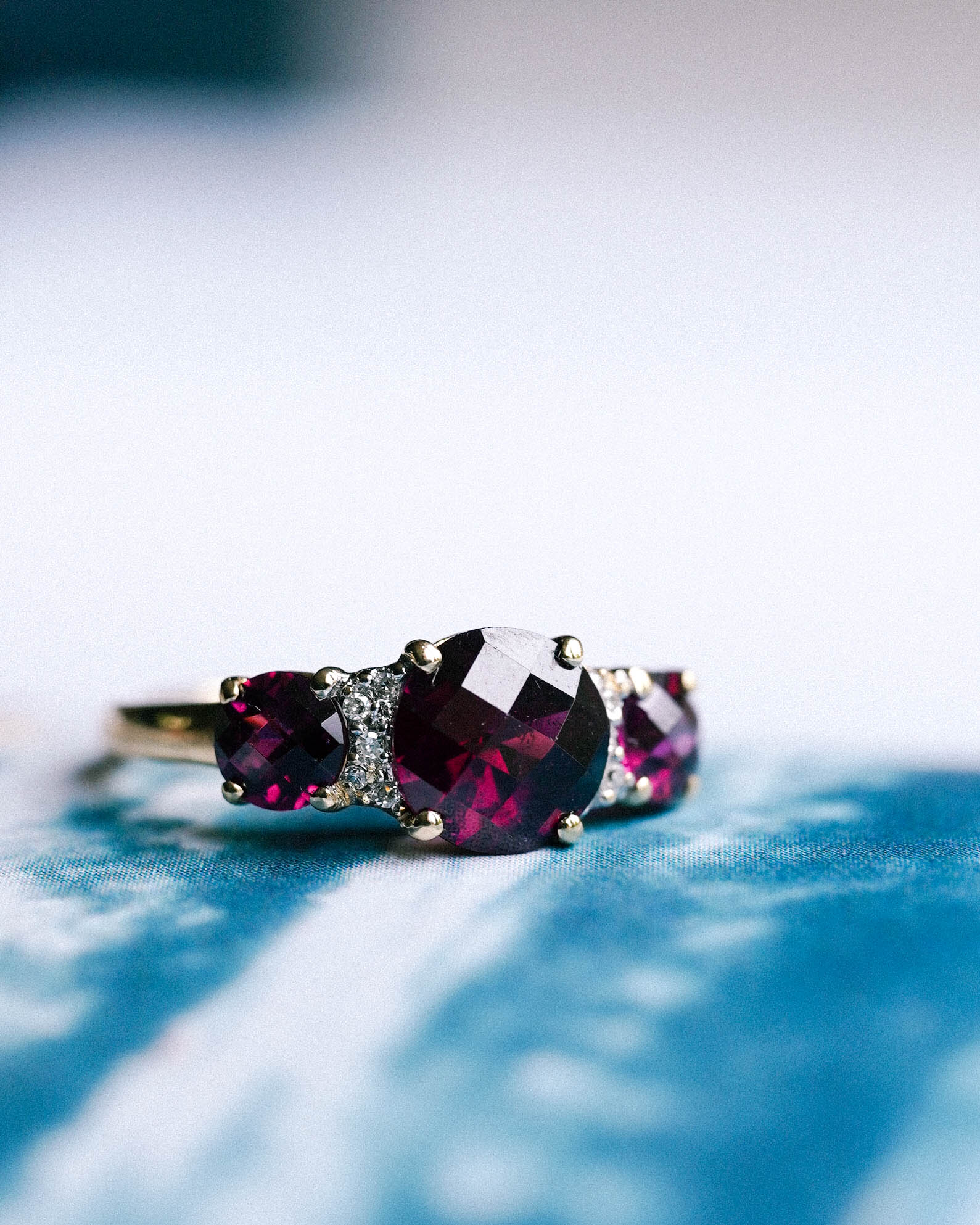 Rafaela | Vintage Granaat & Diamant Driesteen Ring
