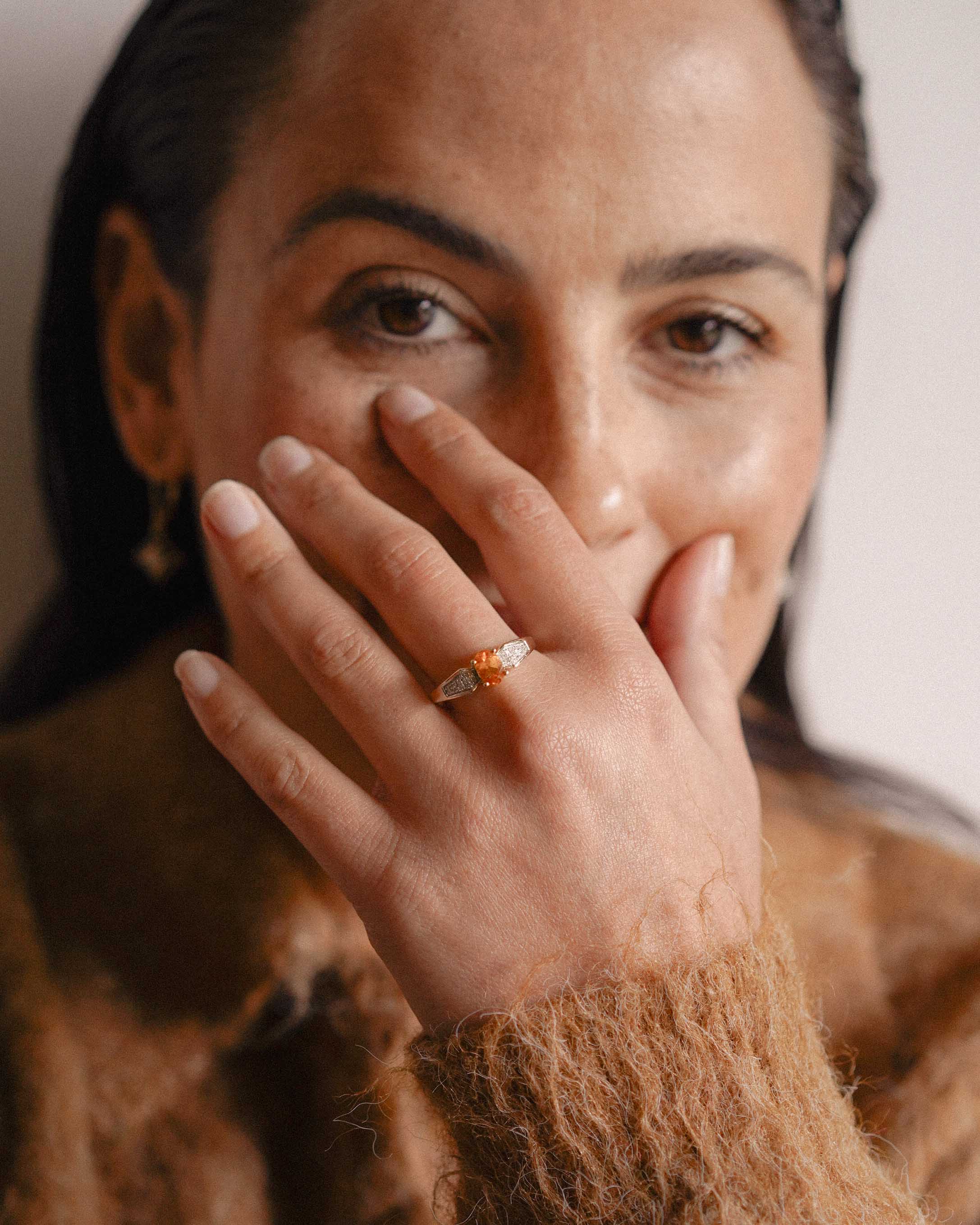 Selina | Vintage Mandarijn Granaat & Diamant Solitaire Ring
