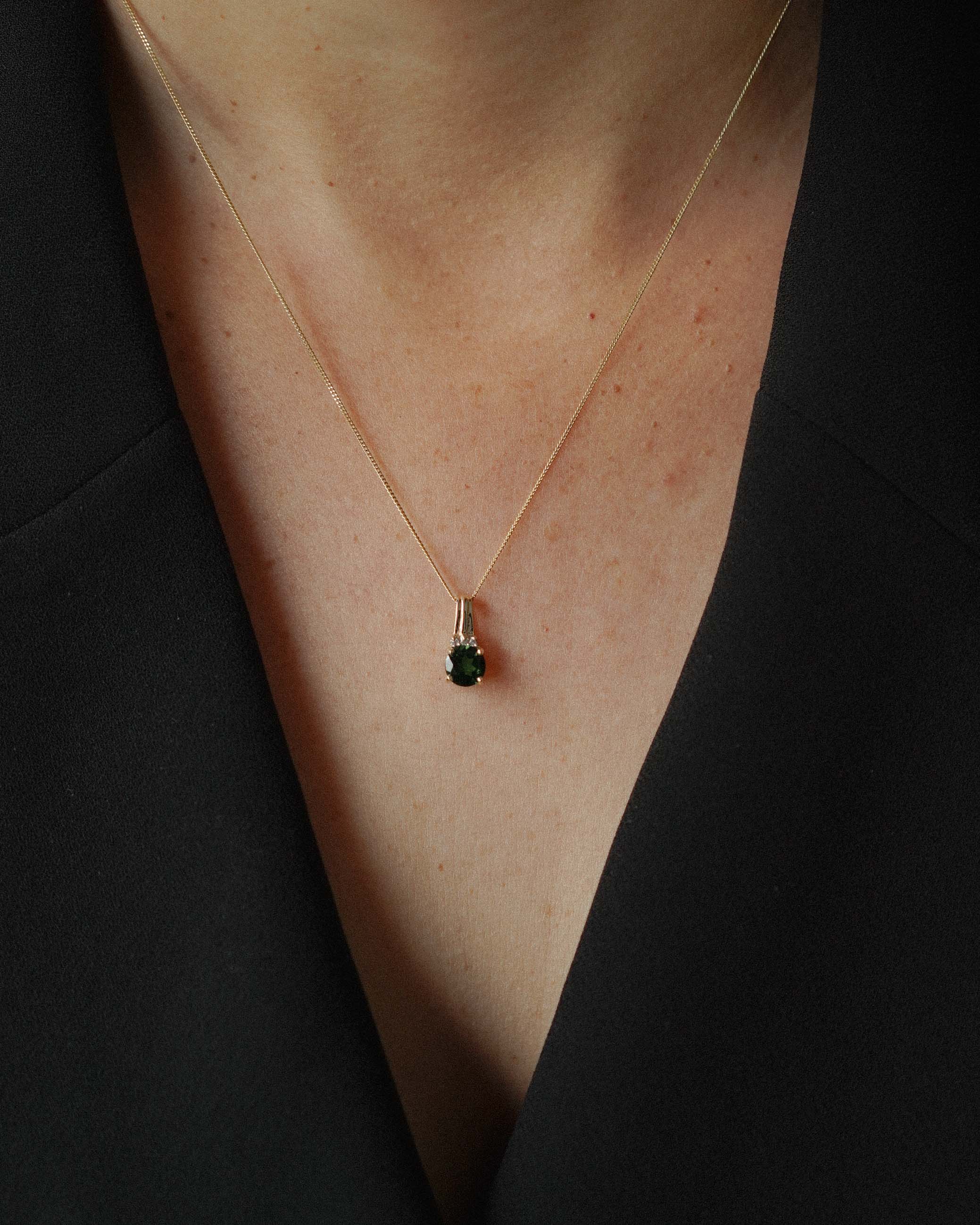 Odessa | Vintage Diopsiet Hanger