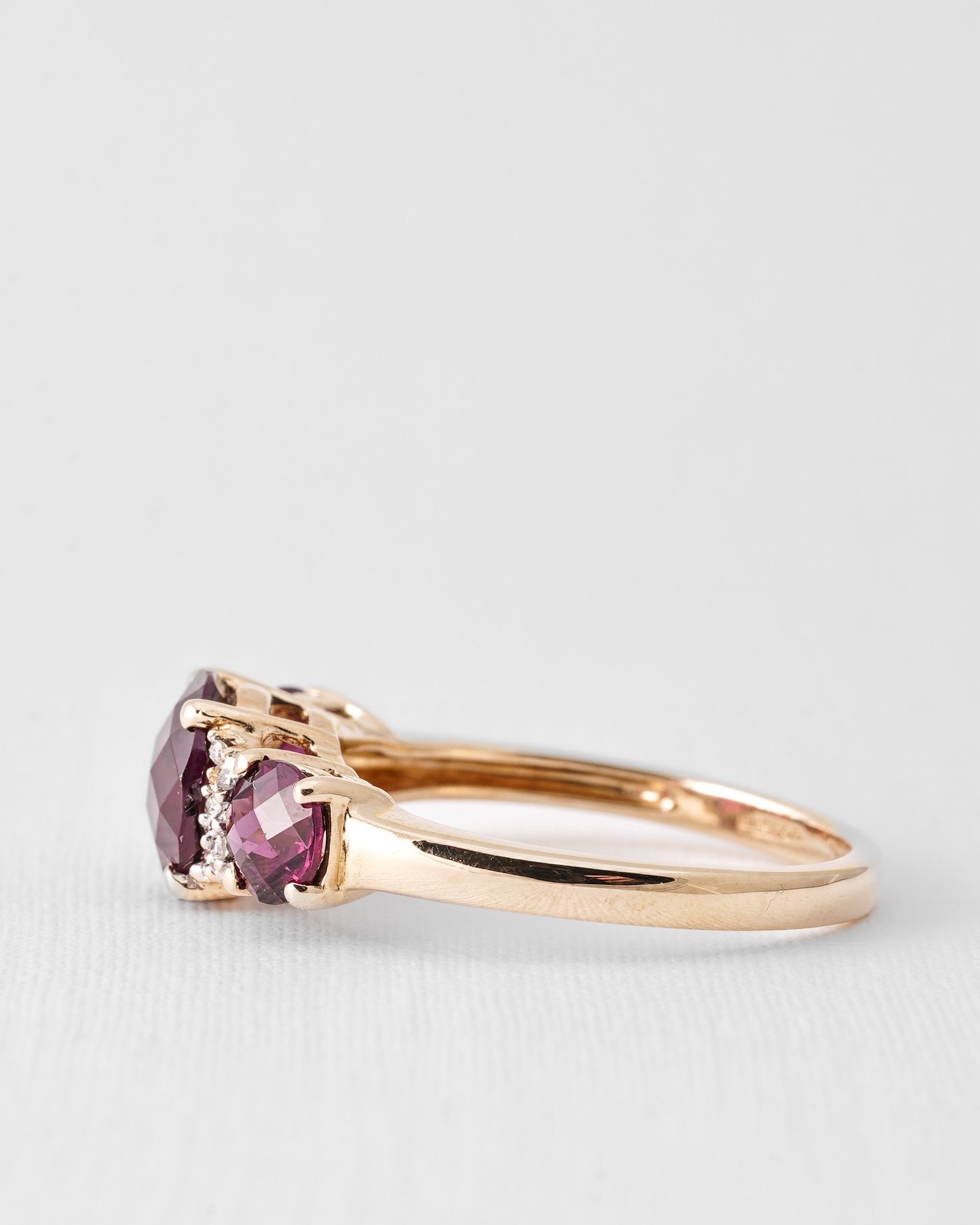 Rafaela | Vintage Granaat & Diamant Driesteen Ring