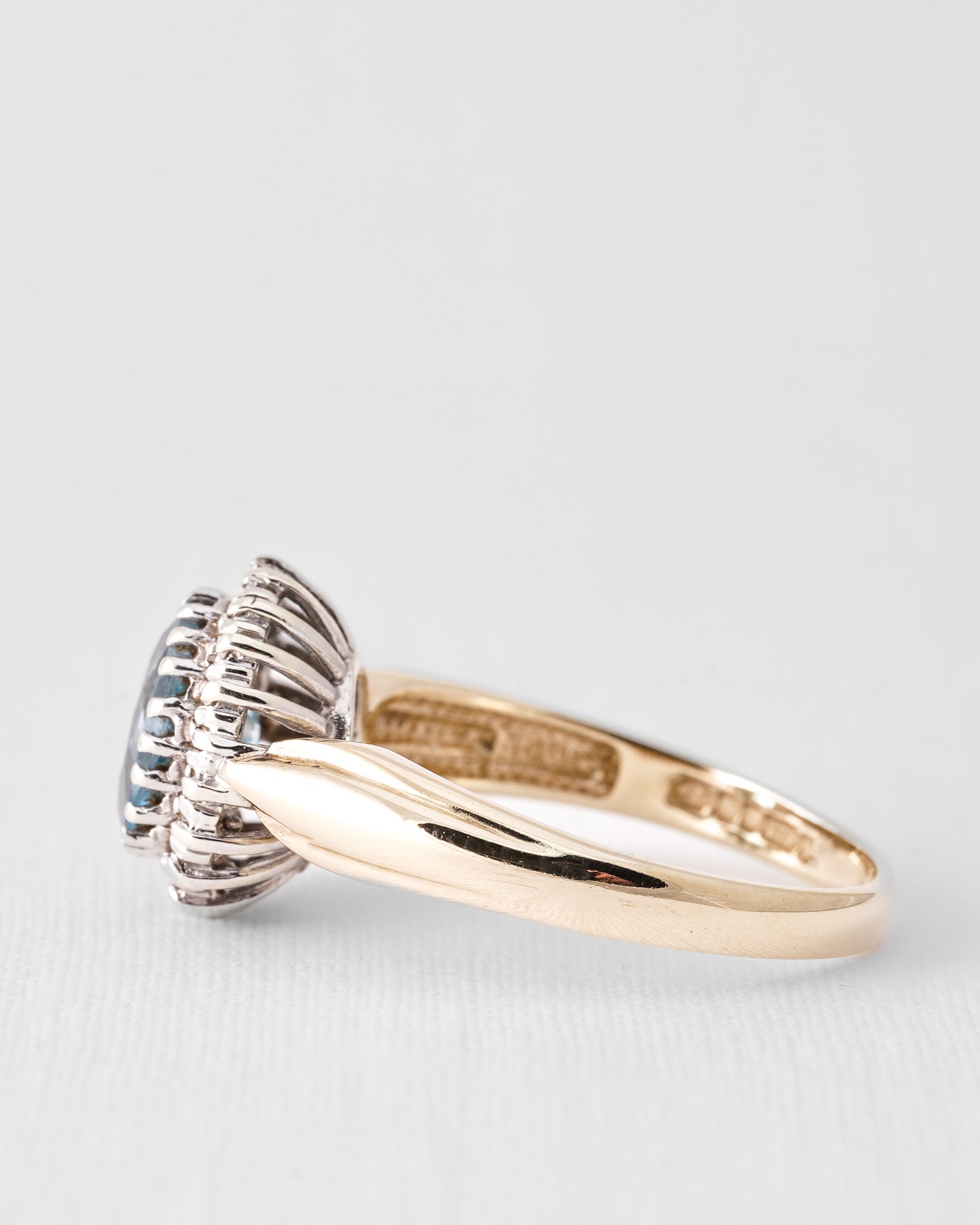 Elaria | Vintage Topaas & Diamant Halo Ring