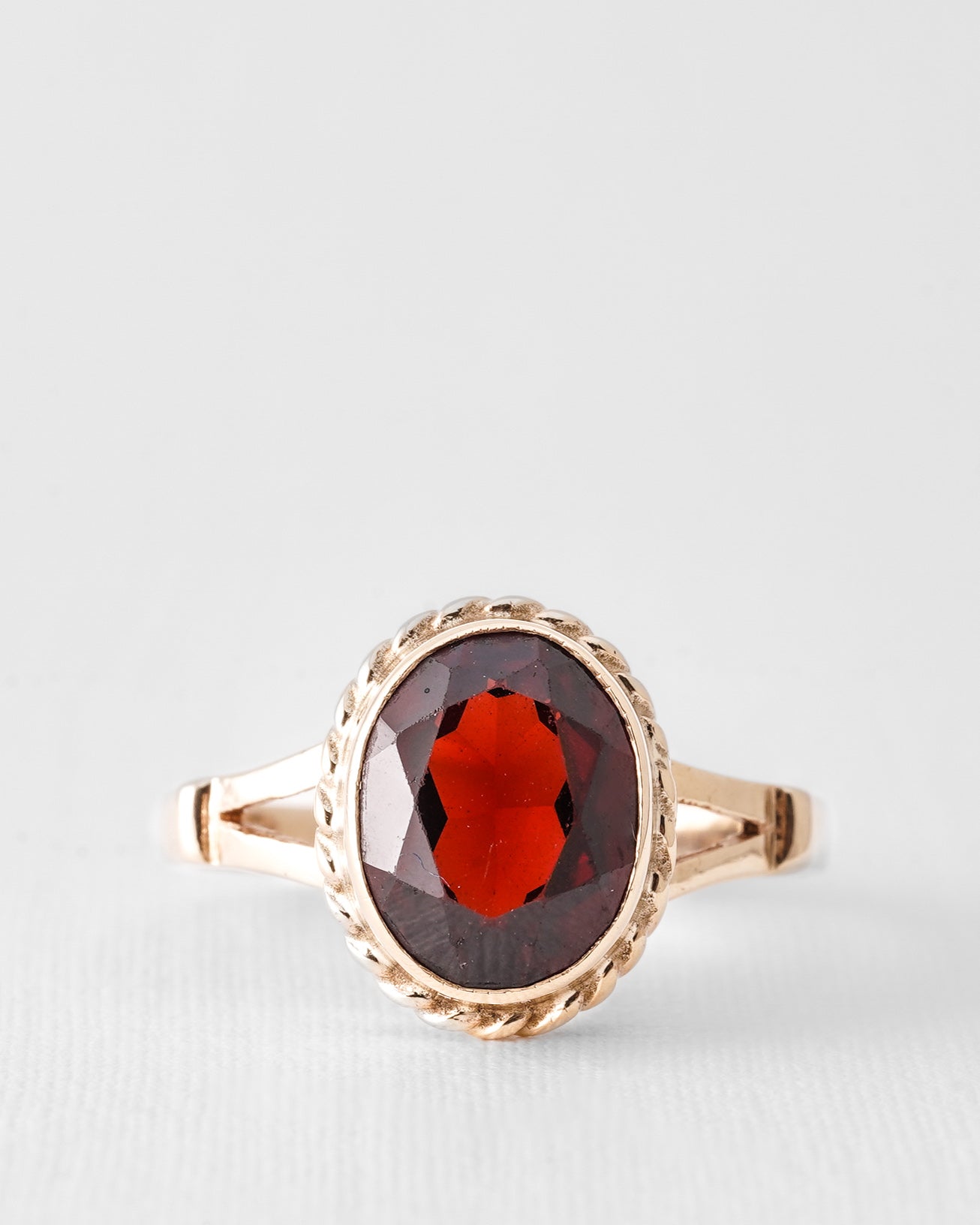 Juliette | Vintage Granaat Solitaire Ring