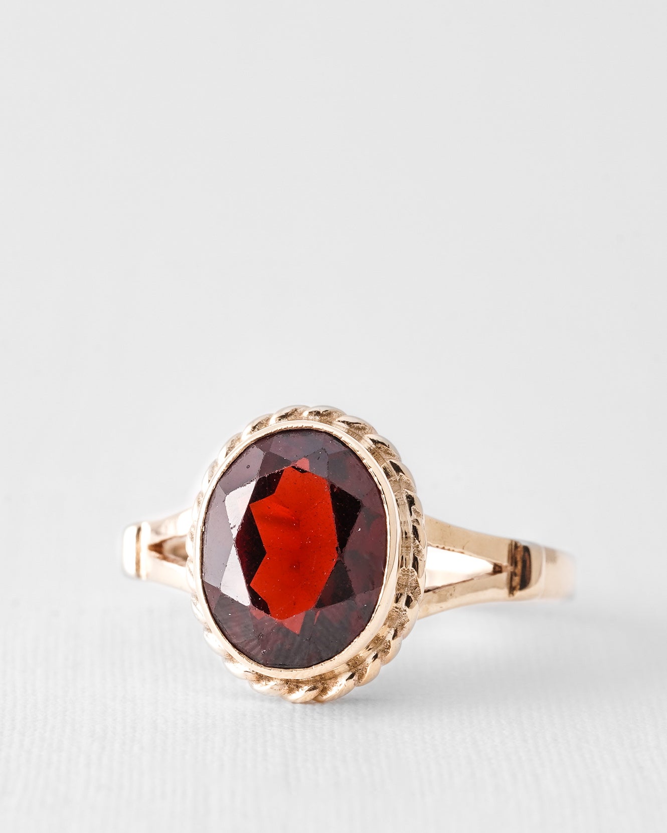 Juliette | Vintage Granaat Solitaire Ring