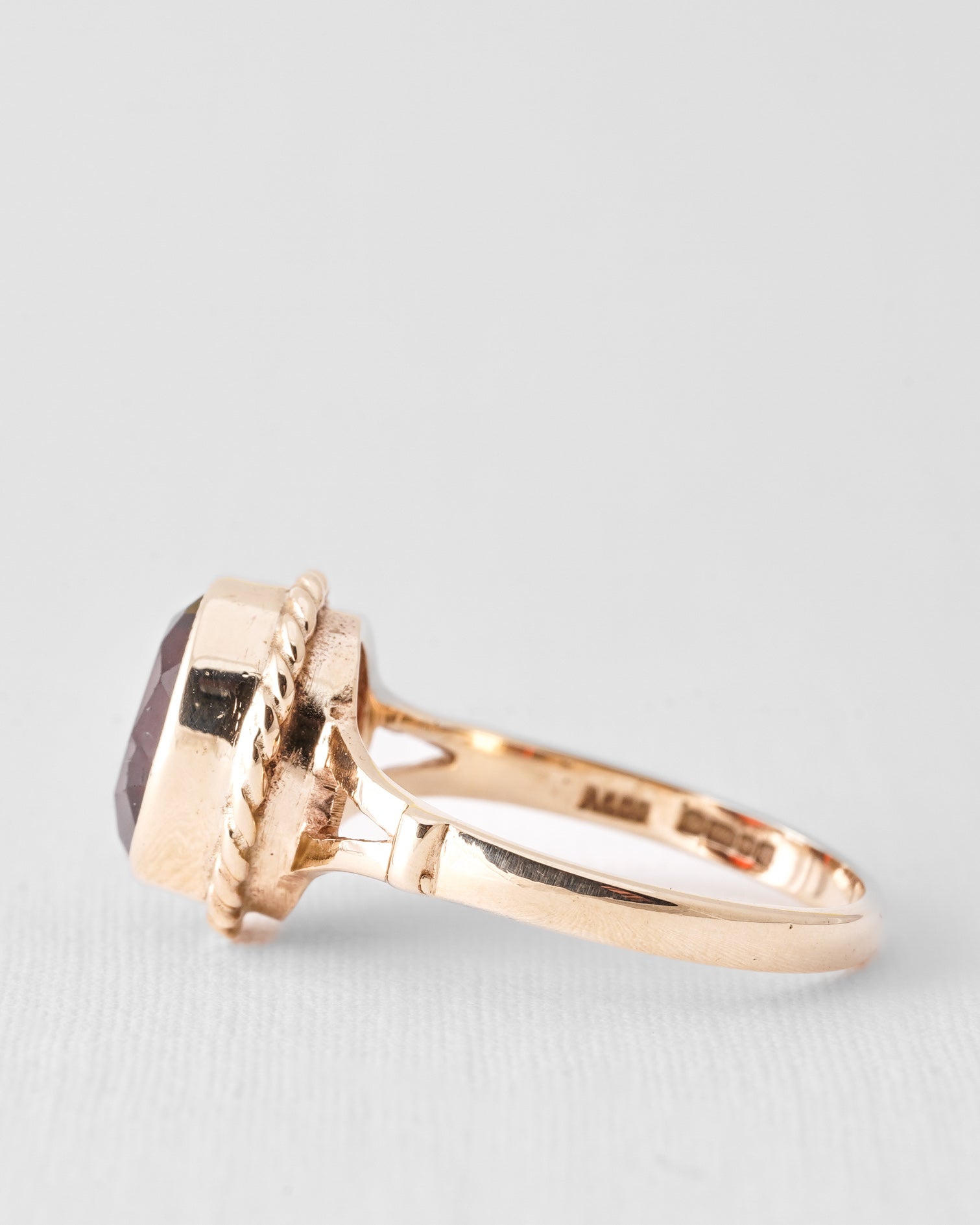 Juliette | Vintage Granaat Solitaire Ring