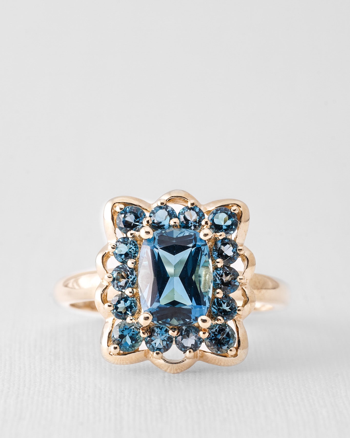 Odessaine | Vintage Blauwe Topaas Cluster Ring