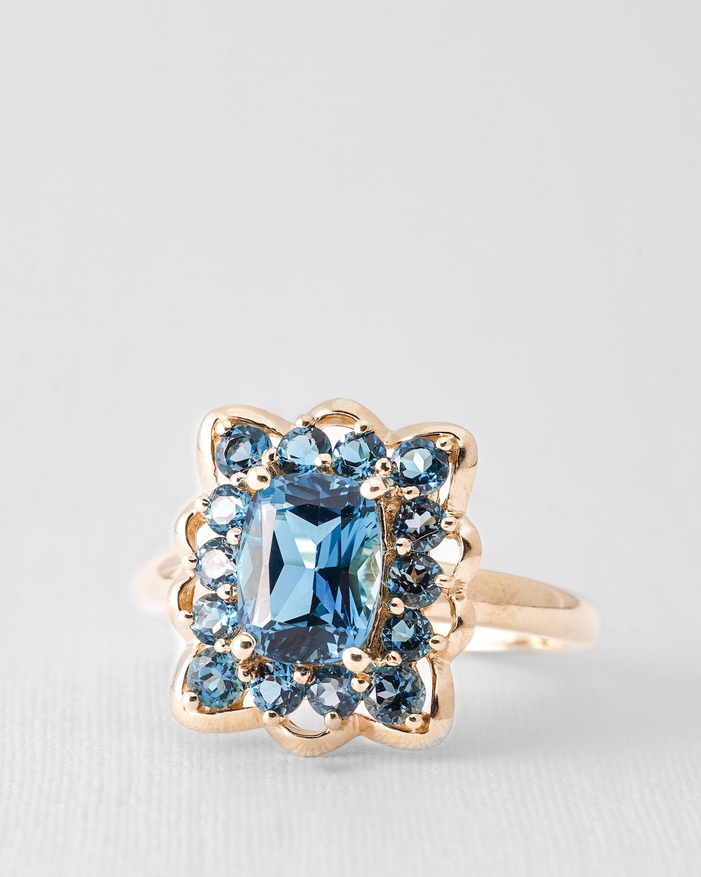 Odessaine | Vintage Blauwe Topaas Cluster Ring