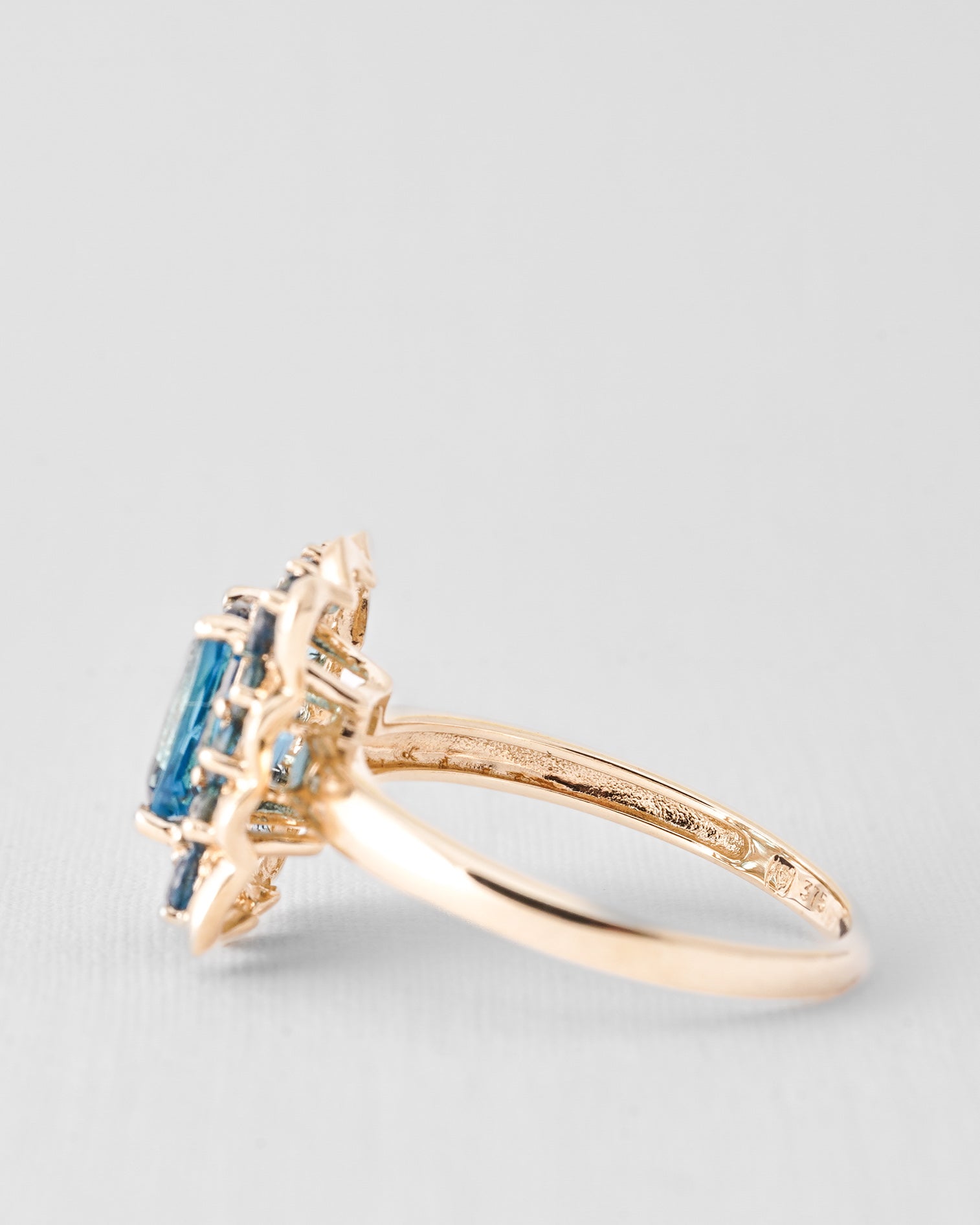 Odessaine | Vintage Blauwe Topaas Cluster Ring