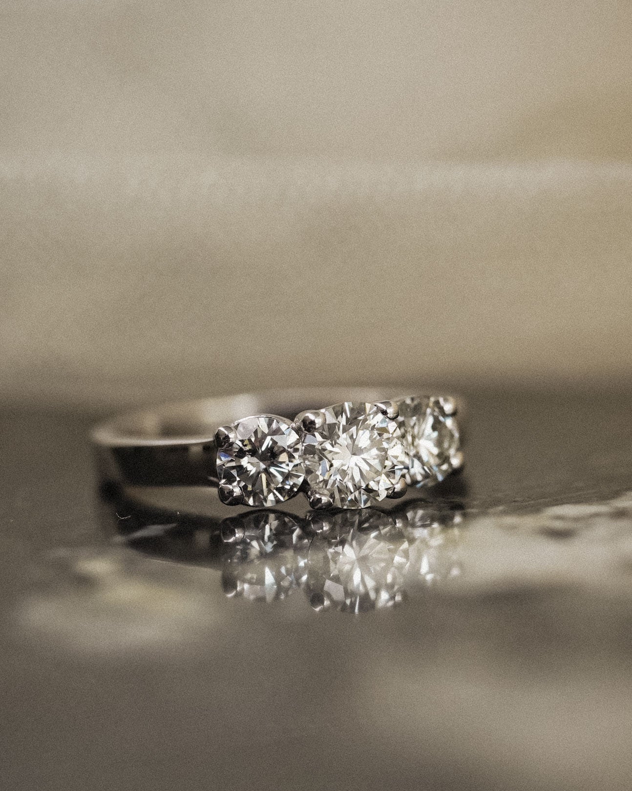 Yarina | 18K Witgoud & Diamant (3.3ct) Brilliant Cut Ring