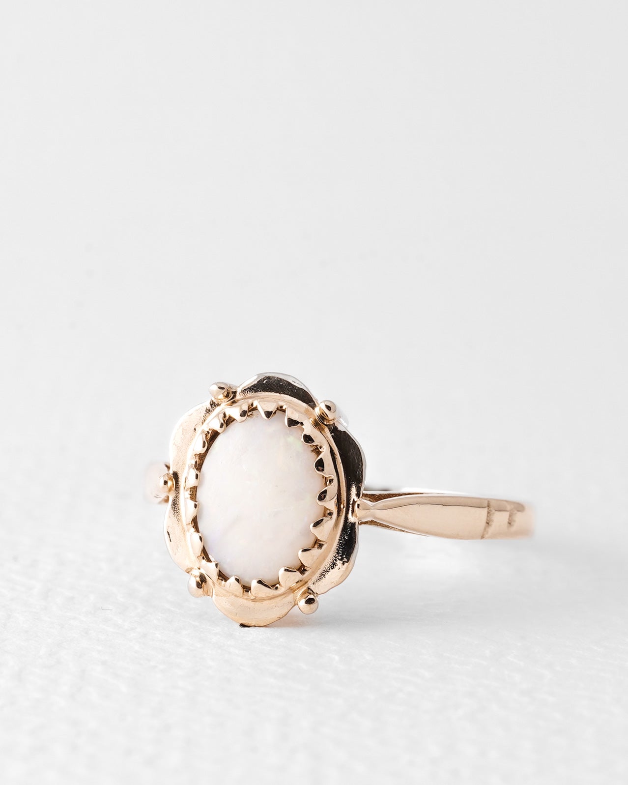 Aureliene | Vintage Halo Opaal Ring