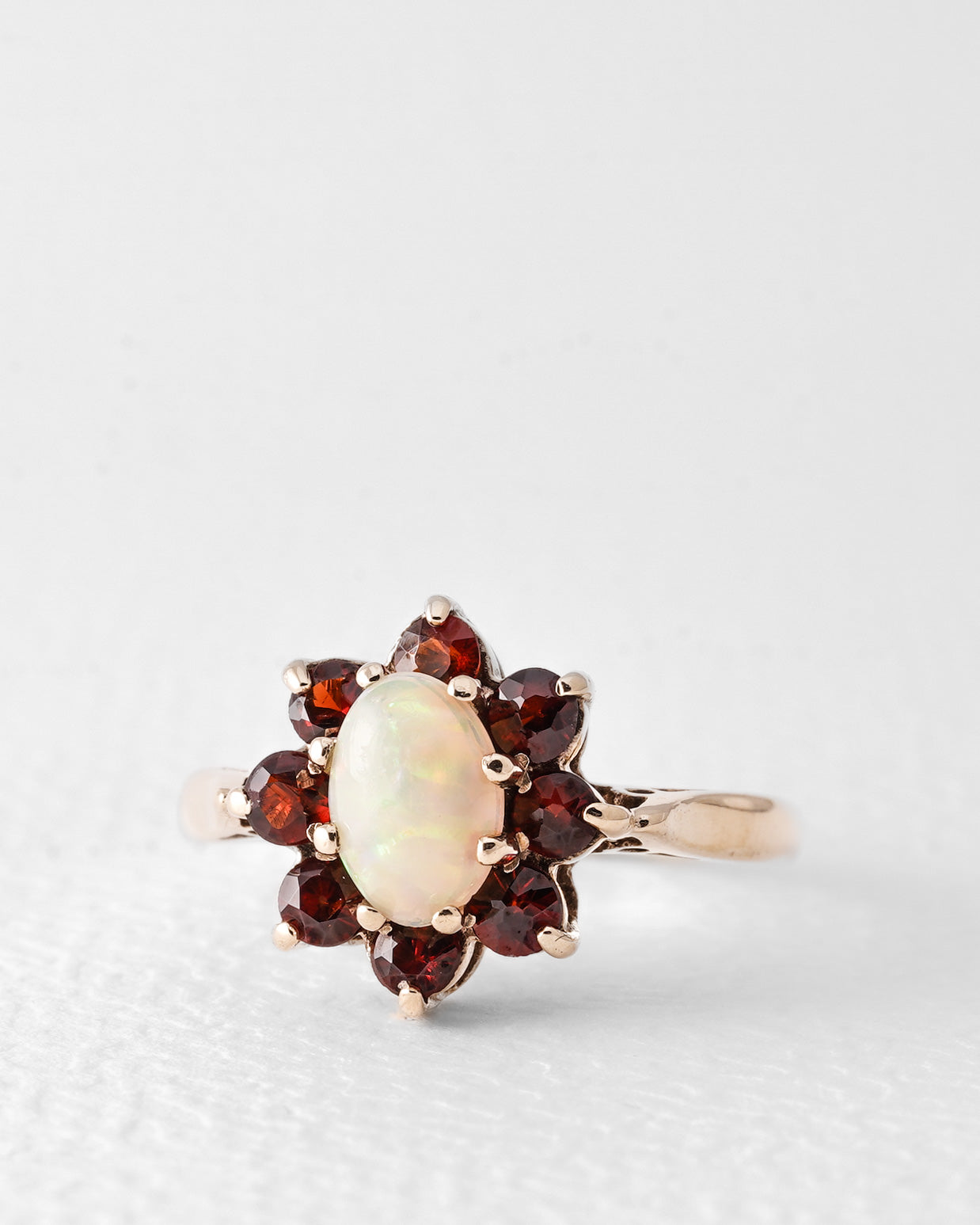 Alarisse | Vintage Opaal & Granaat Halo Ring