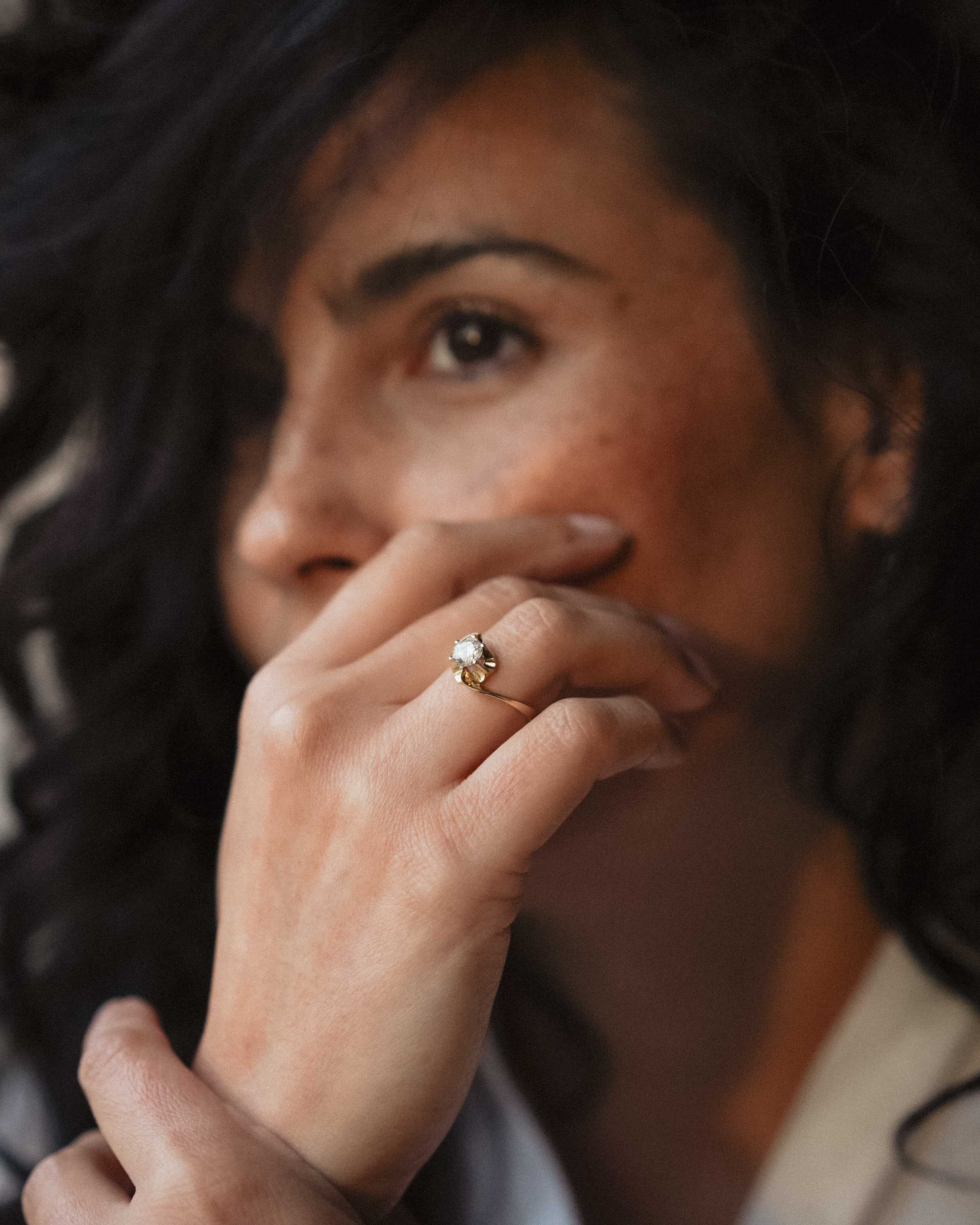 Genevieve | 14K Geel Goud Briljant (0.8ct) Solitair Twist Ring - Menina Amsterdam