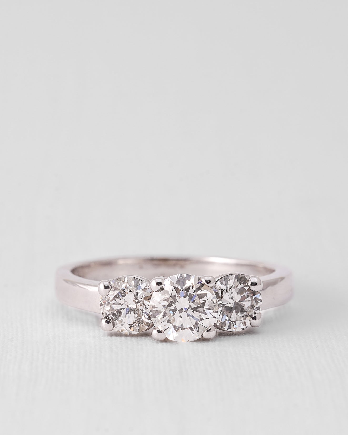 Yarina | 18K Witgoud & Diamant (3.3ct) Brilliant Cut Ring