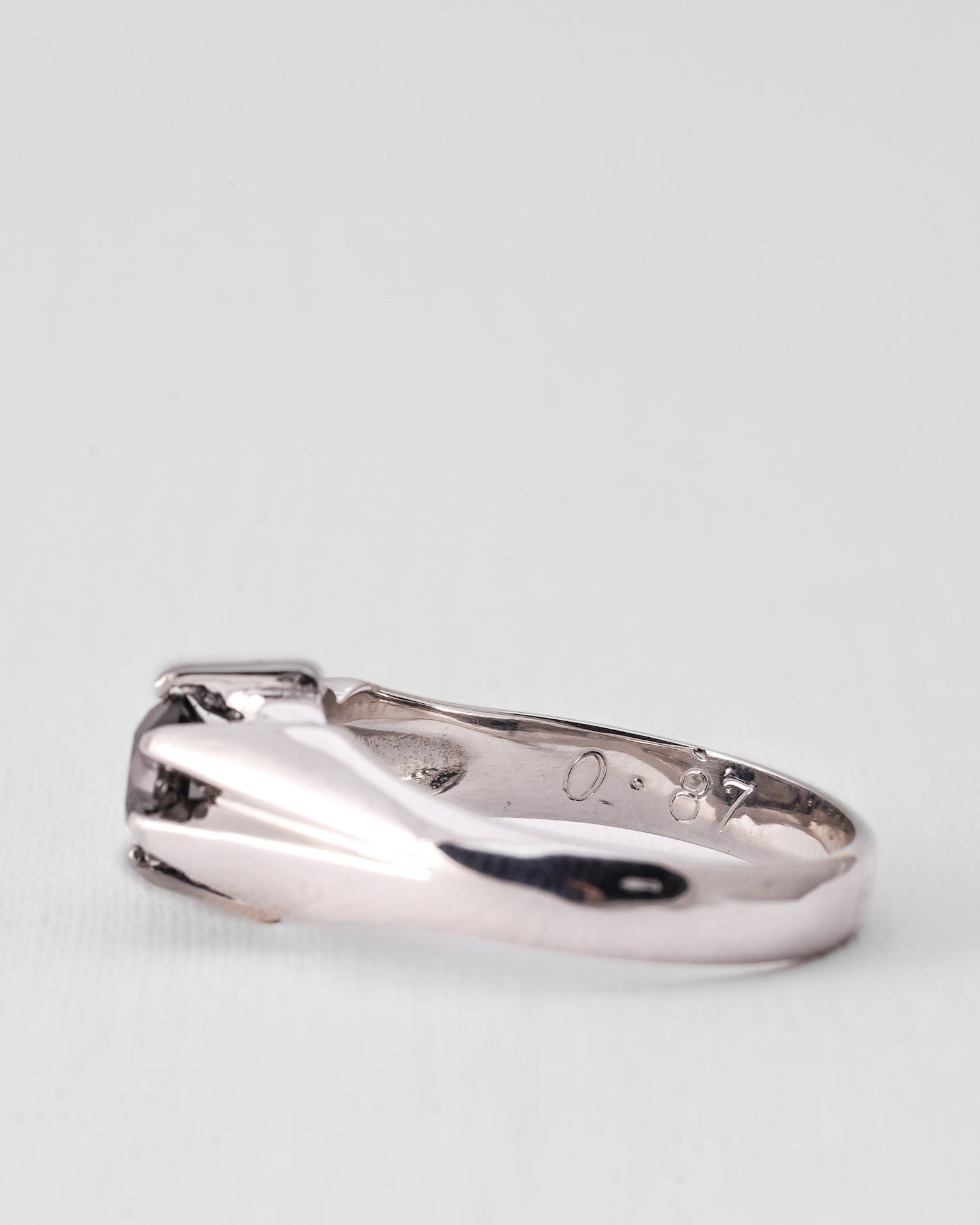 Danika | 14K Witgoud & Zwarte Diamant (0.87ct) Brilliant Cut Ring