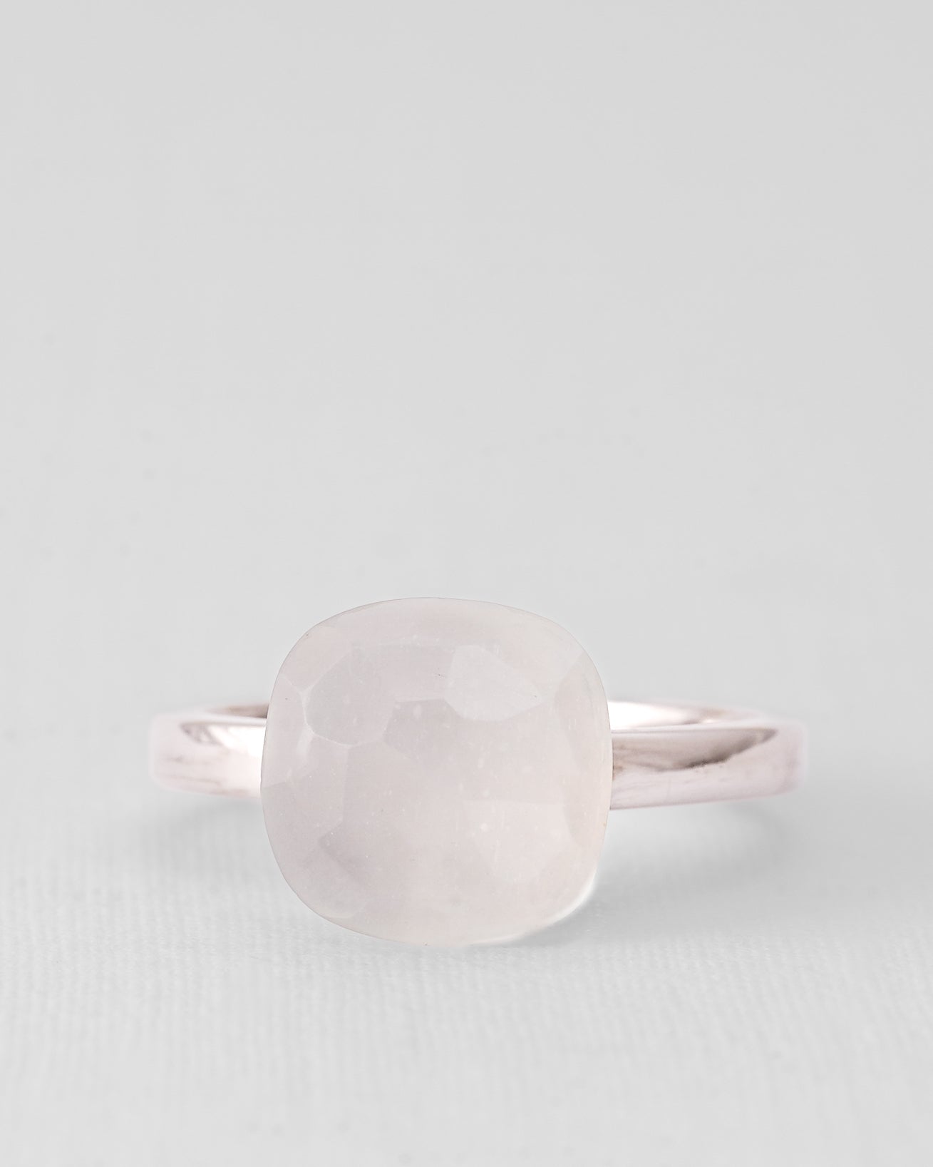 Liora | 14K Witgoud & Maansteen (6ct) Cushion Cut Ring