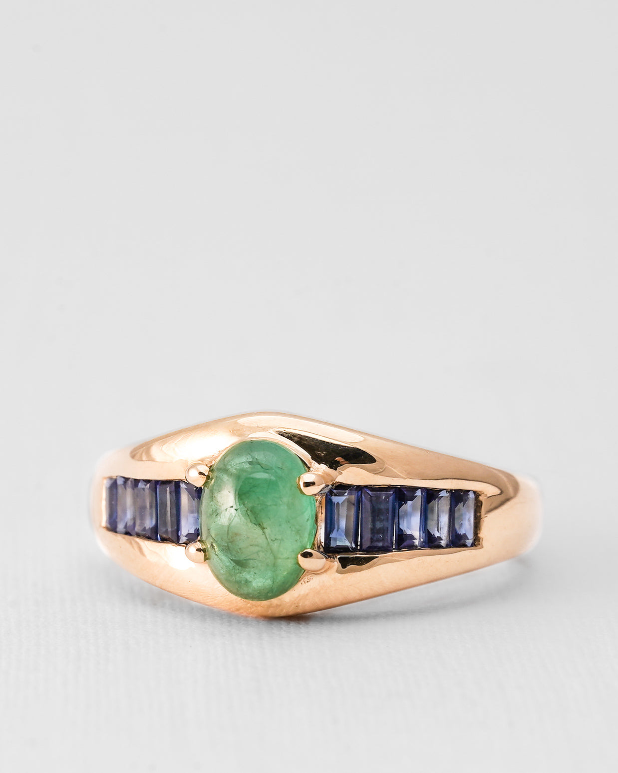 Taryn | 18K Geelgoud & Smaragd (1.2ct) Oval Cut & Saffier (1.10ct) Baguette Cut Ring