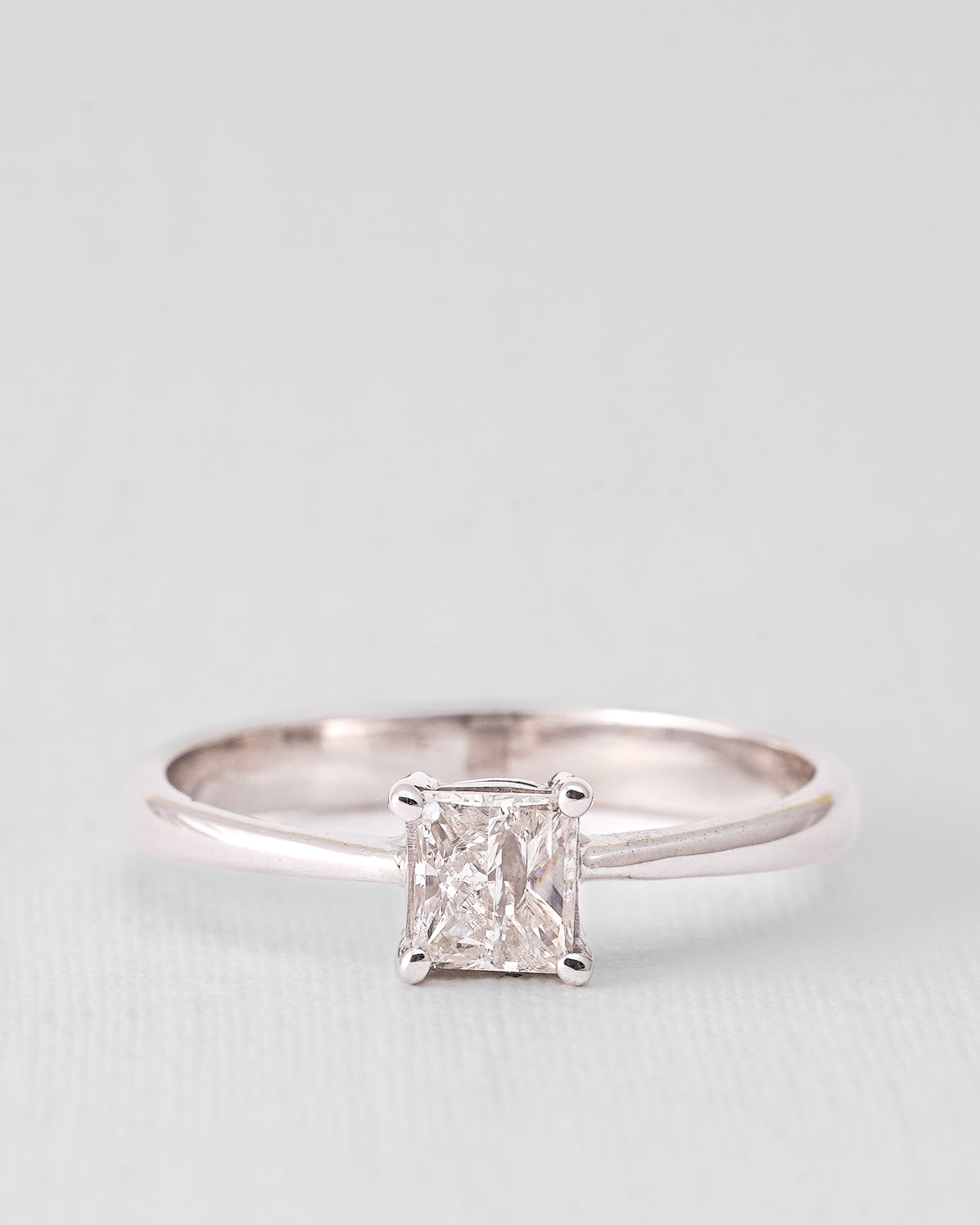 Oriella | 14K Witgoud & Diamant (0.46ct) Brilliant Princess Cut Ring