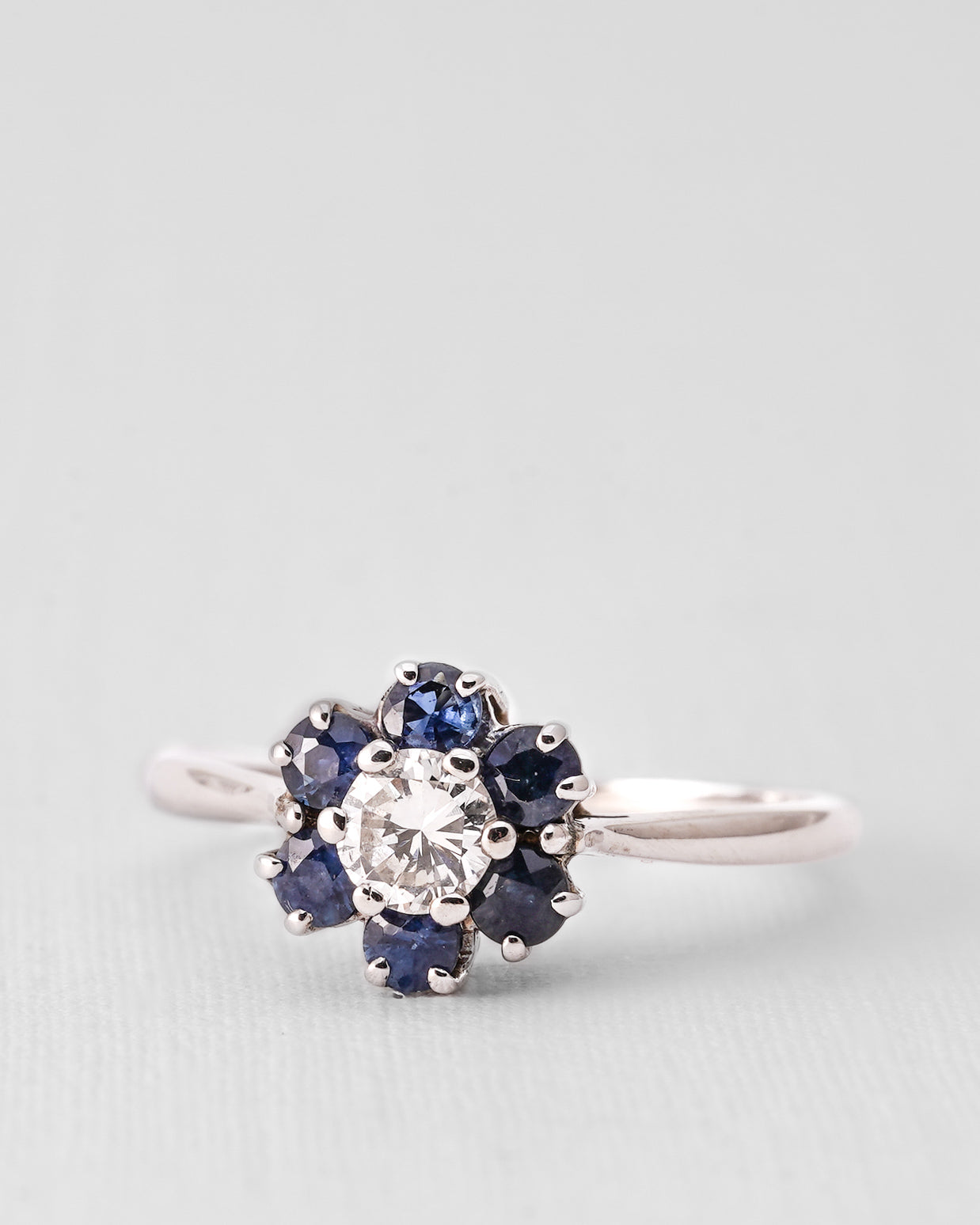 Ariellea | 14K Witgoud & Diamant Brilliant Cut & Saffier Brilliant Cut Ring