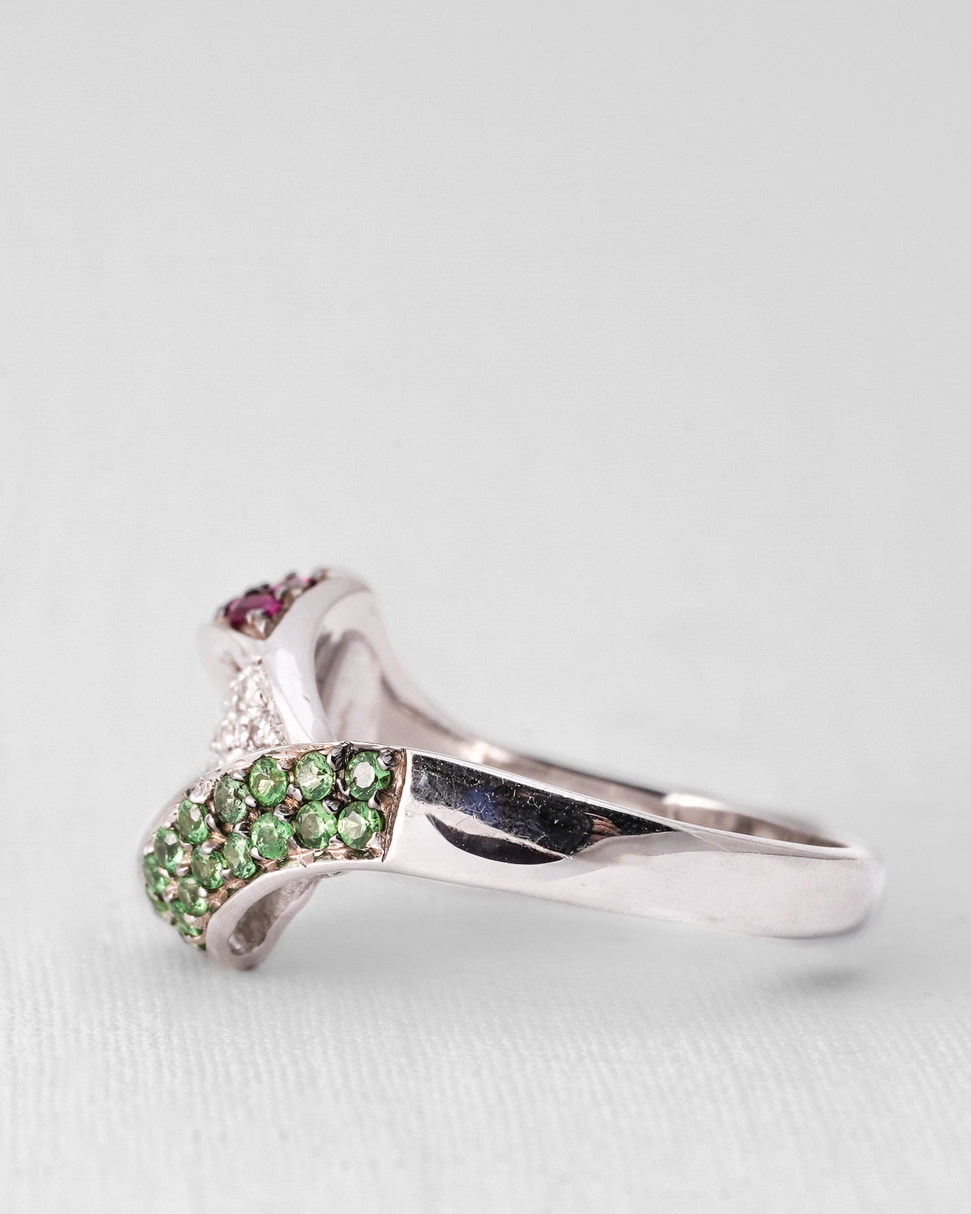 Marinne | 18K Witgoud & Robijn & Tsavoriet Cut, Diamant Brilliant Cut Ring