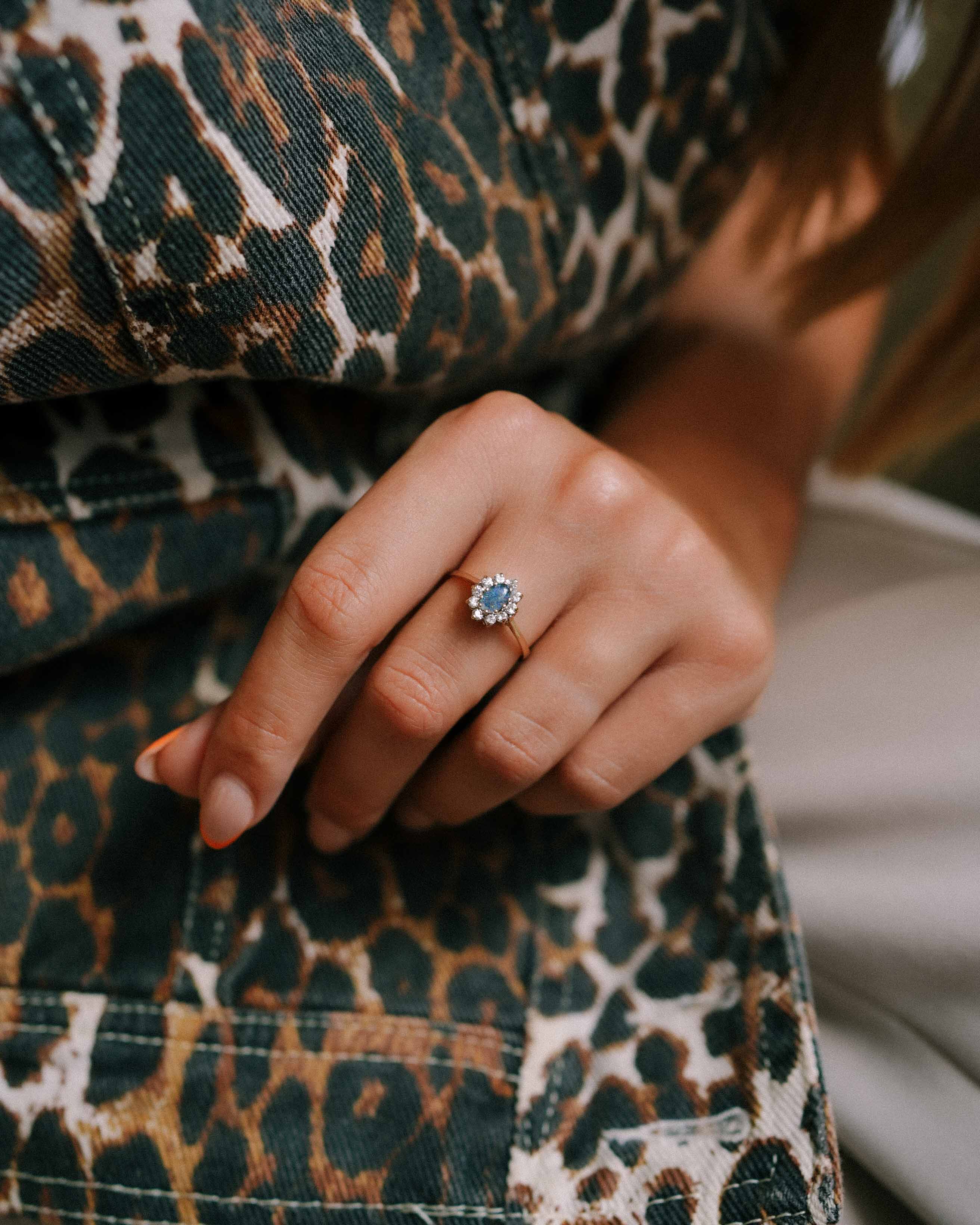 Tila | Vintage Blauwe Opaal & Witte Saffier Cluster Ring