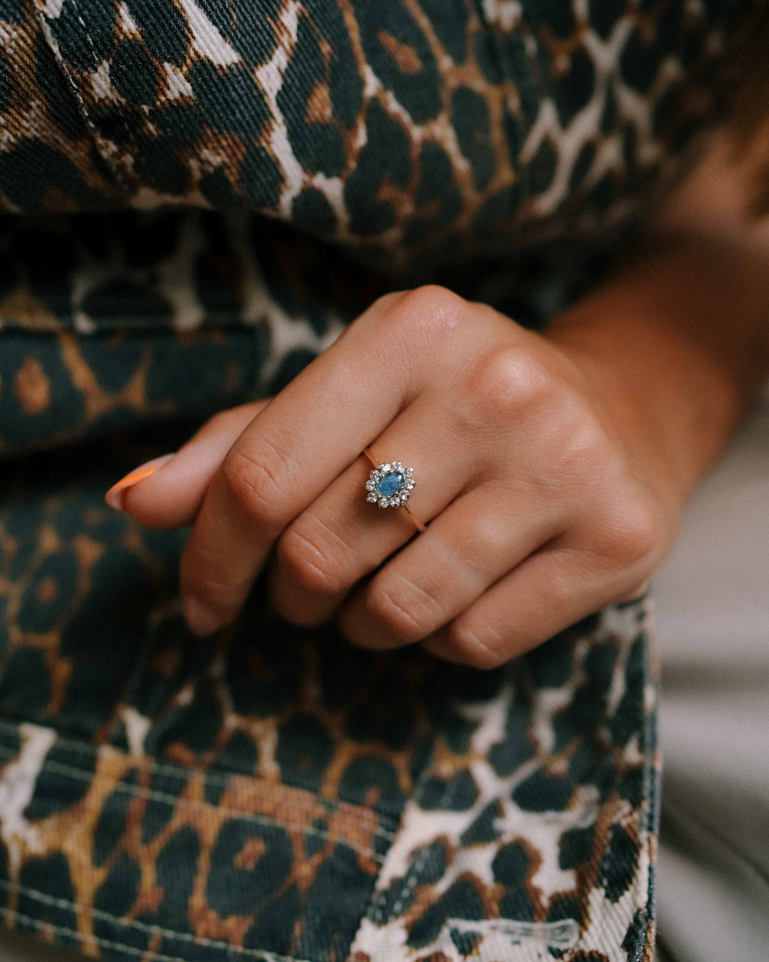 Tila | Vintage Blauwe Opaal & Witte Saffier Cluster Ring