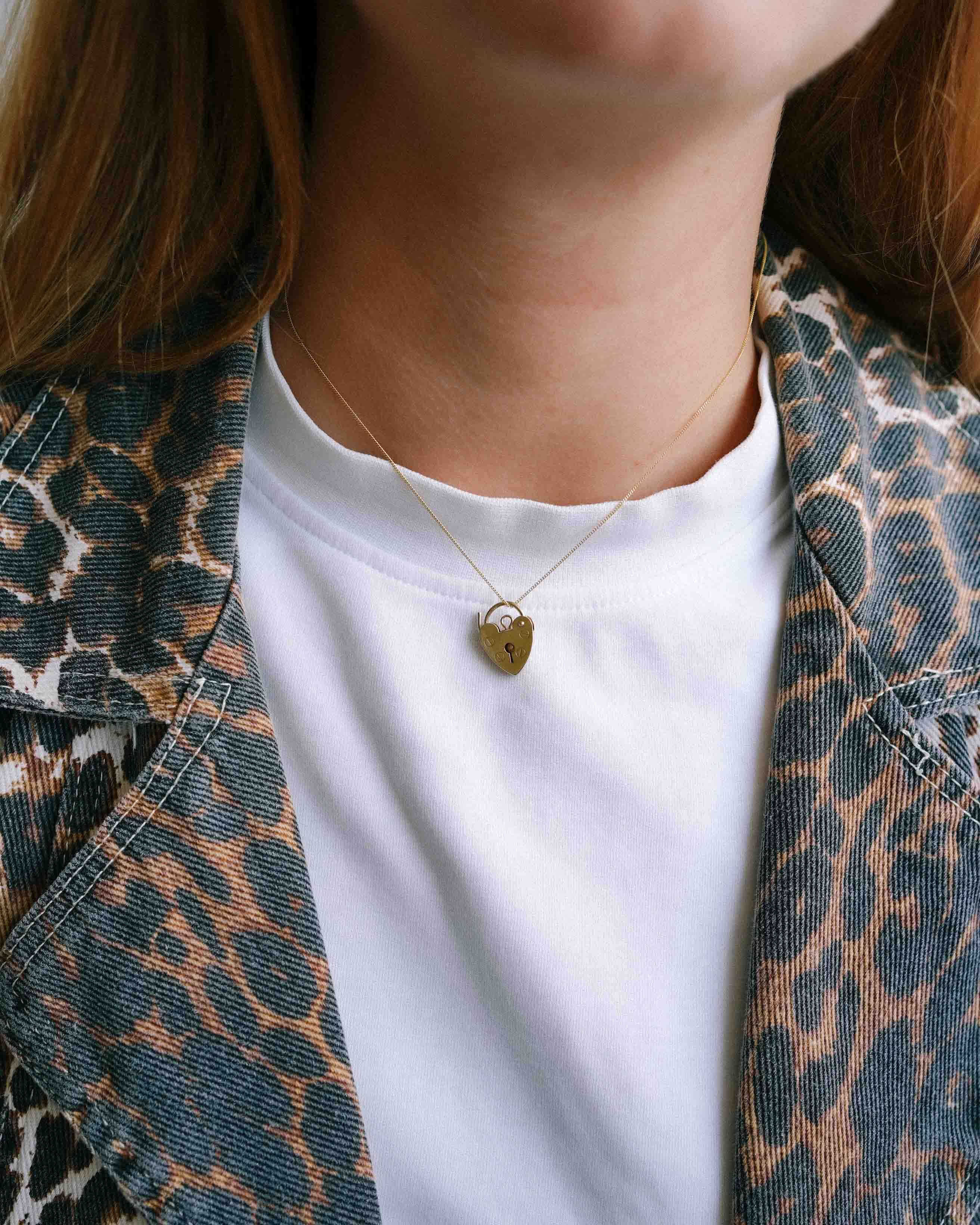Viella | Vintage Hartvormig Slotje Hanger