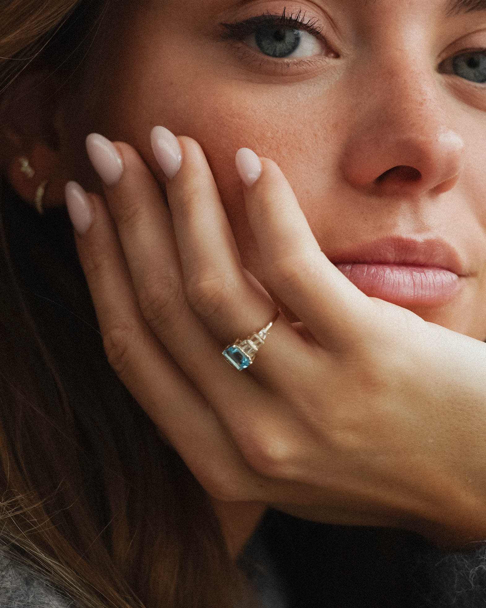 Corvina | 14K Blauwe Topaas & Witte Saffier Statement Ring
