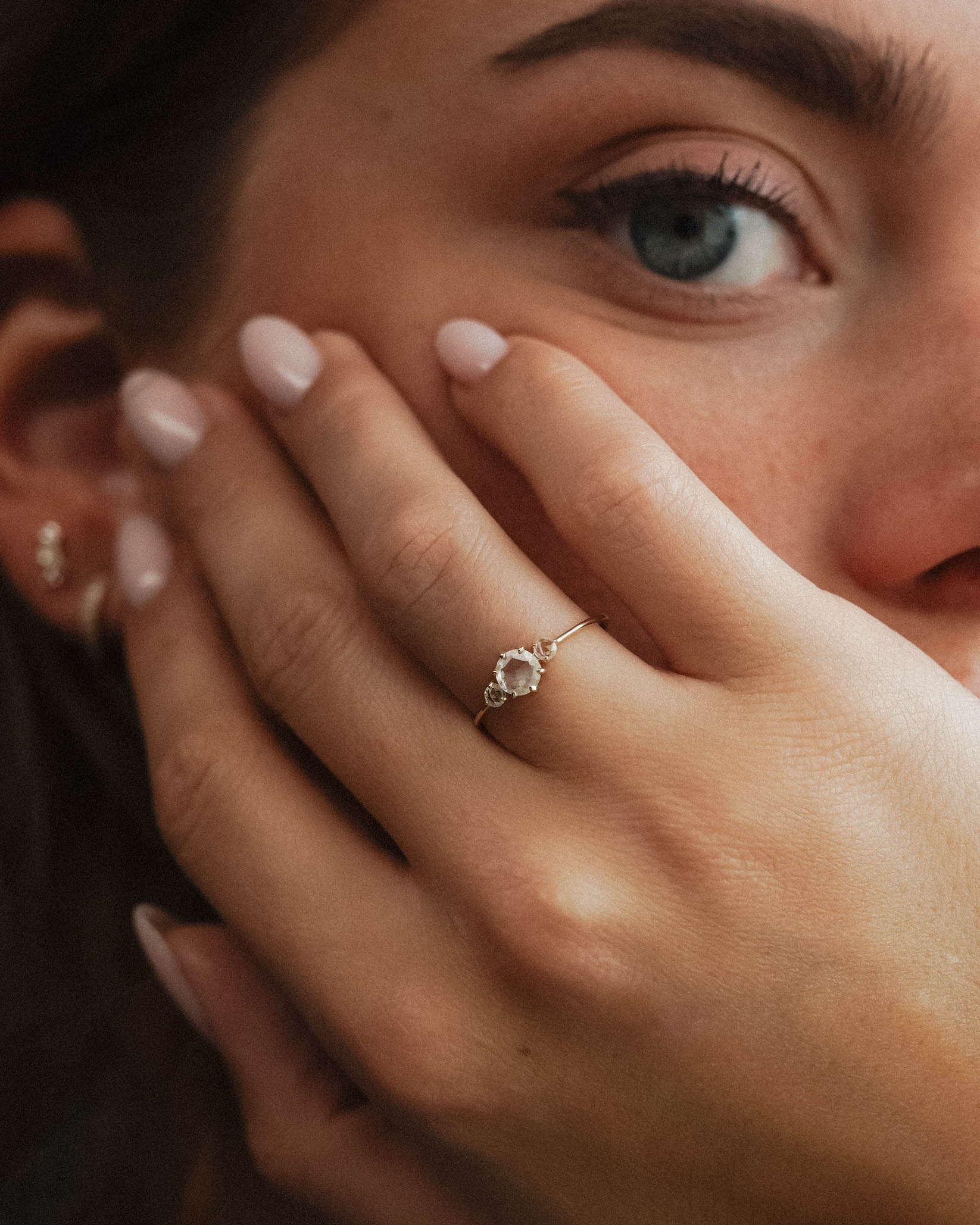 Aveline | 14K Witte Saffier Drie-steen Ring