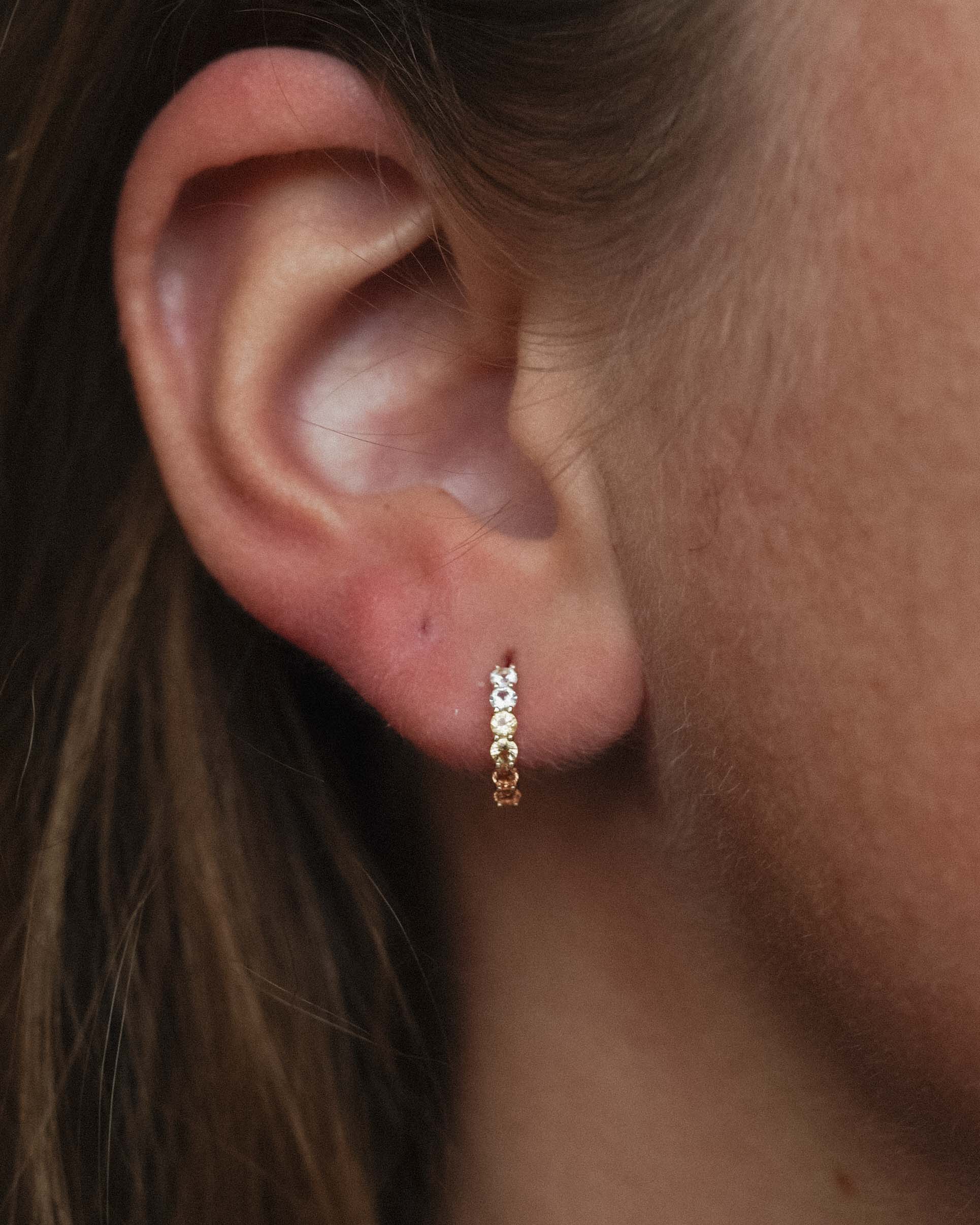 Aureline | 14K Meerkleurige Saffier & Kristal Pavé Huggies