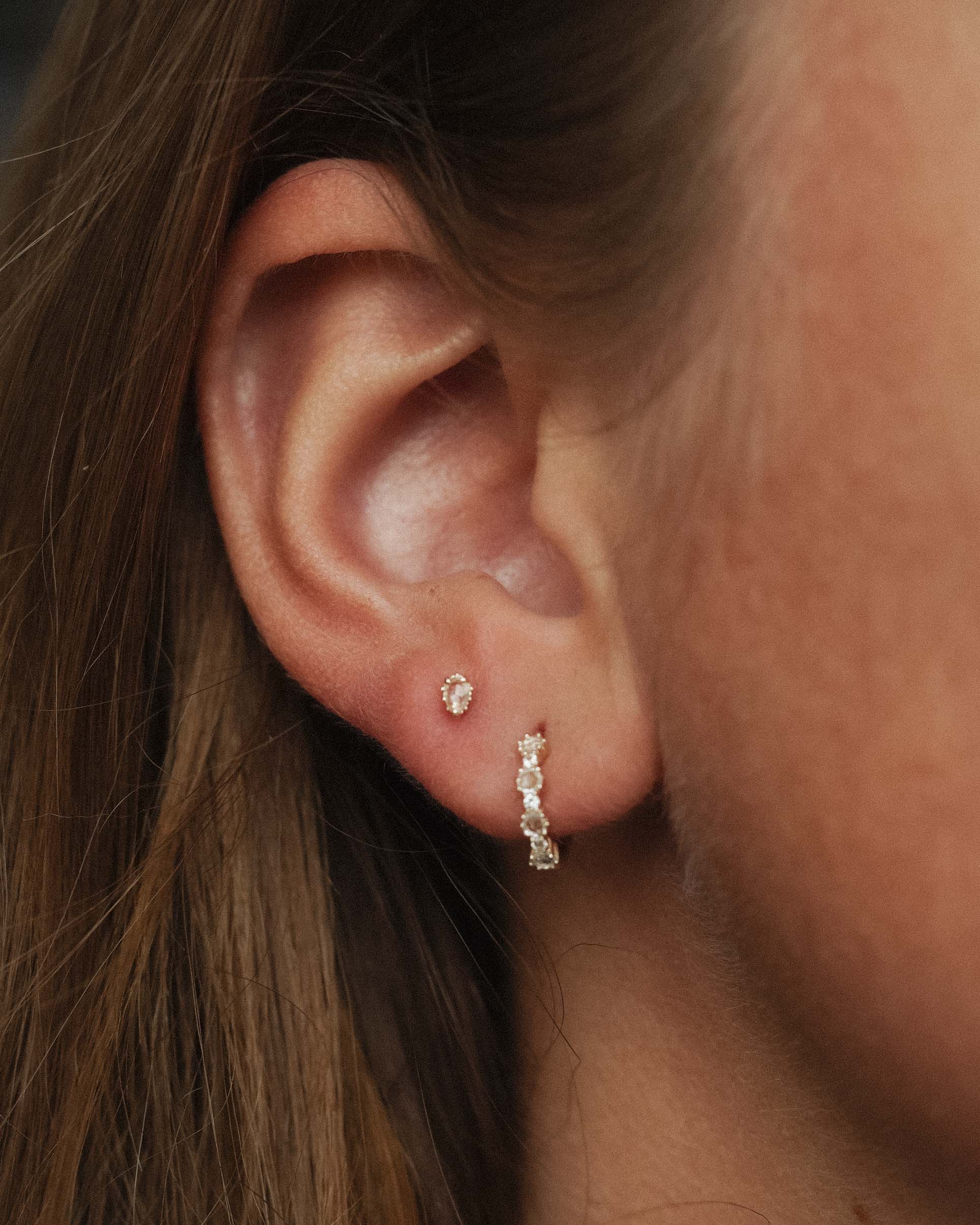 Eirlys | 14K Witte Saffier Pear Cut Studs