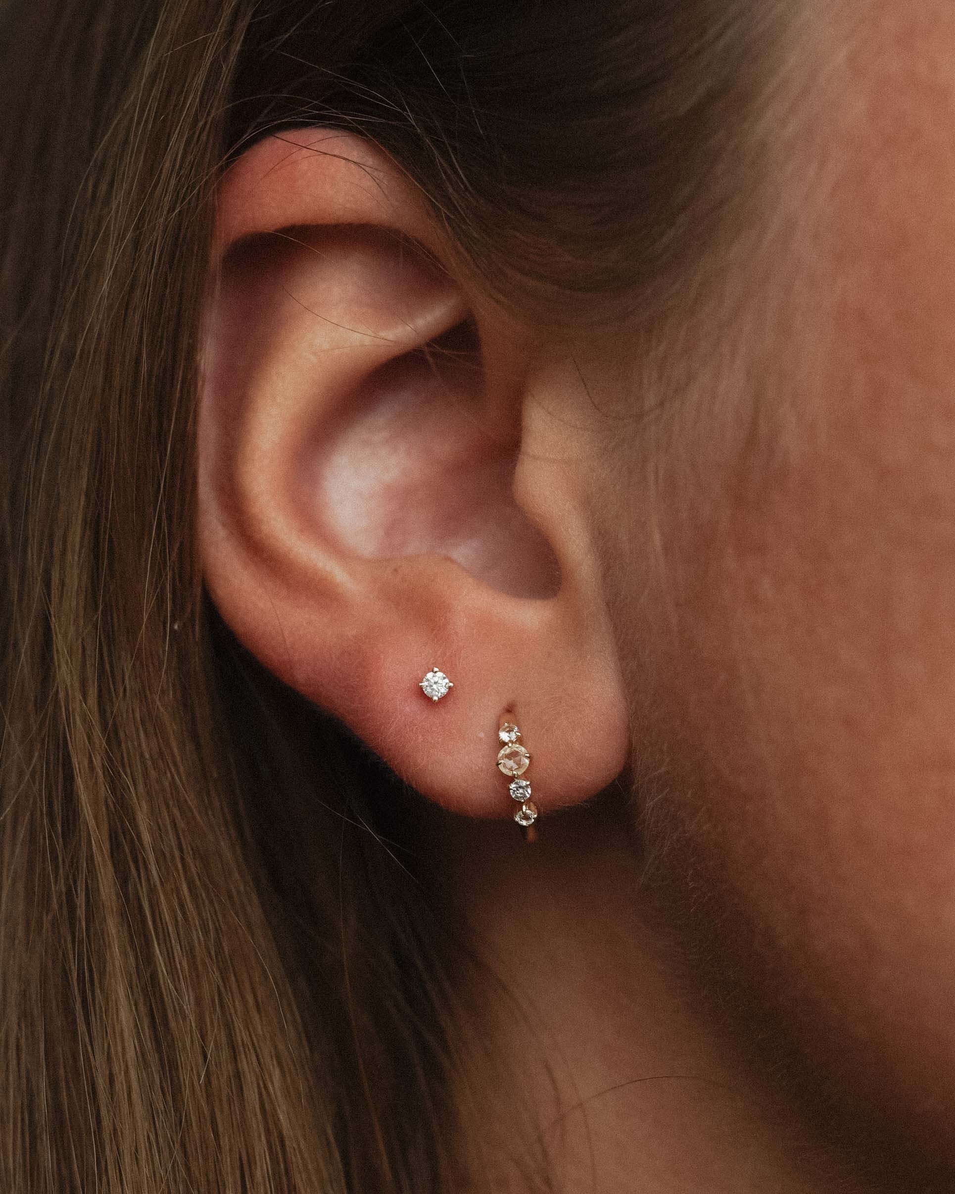 Elisa | 14K Witte Saffier Huggies