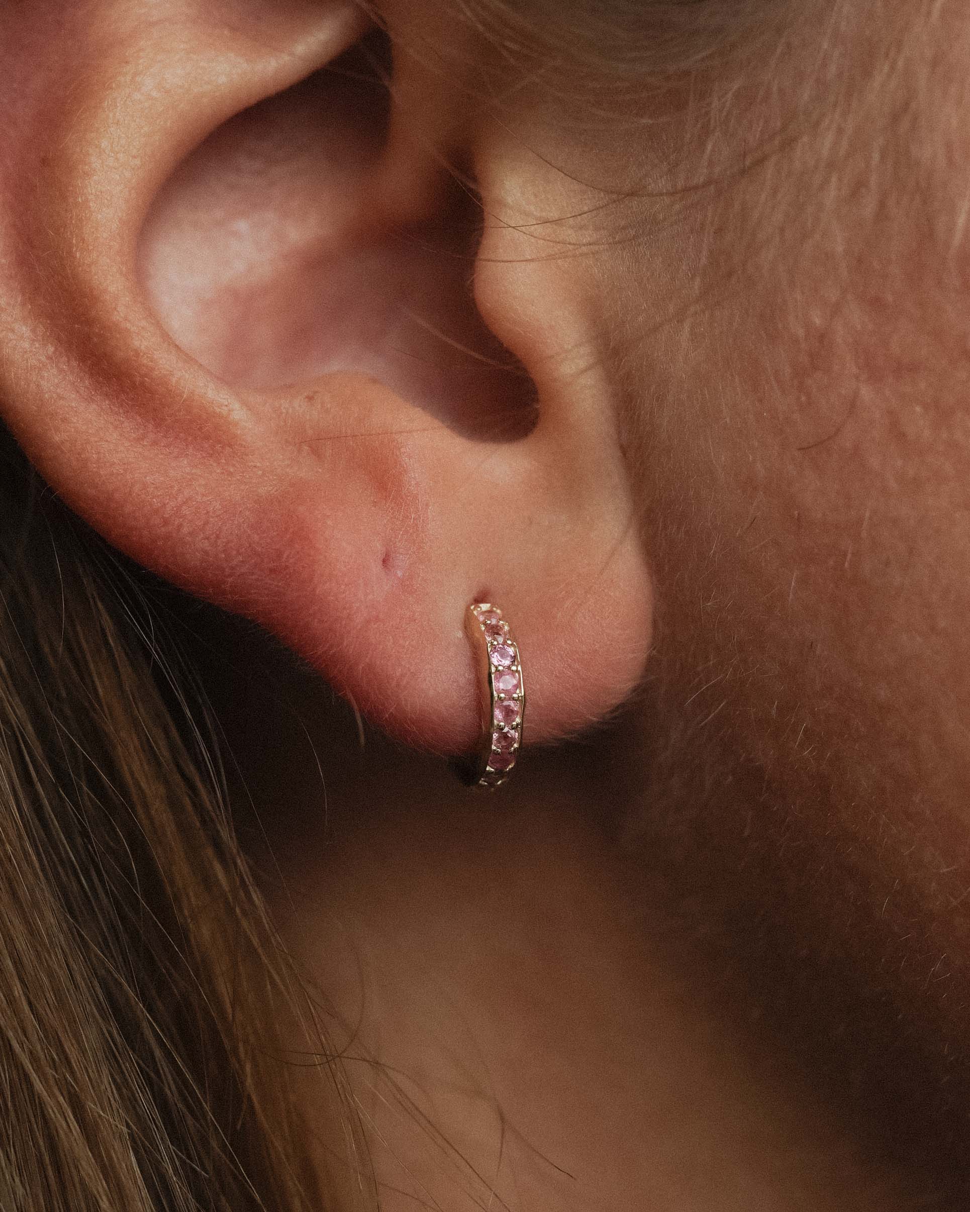 Amaris | 14K Roze Toermalijn Pavé Huggies