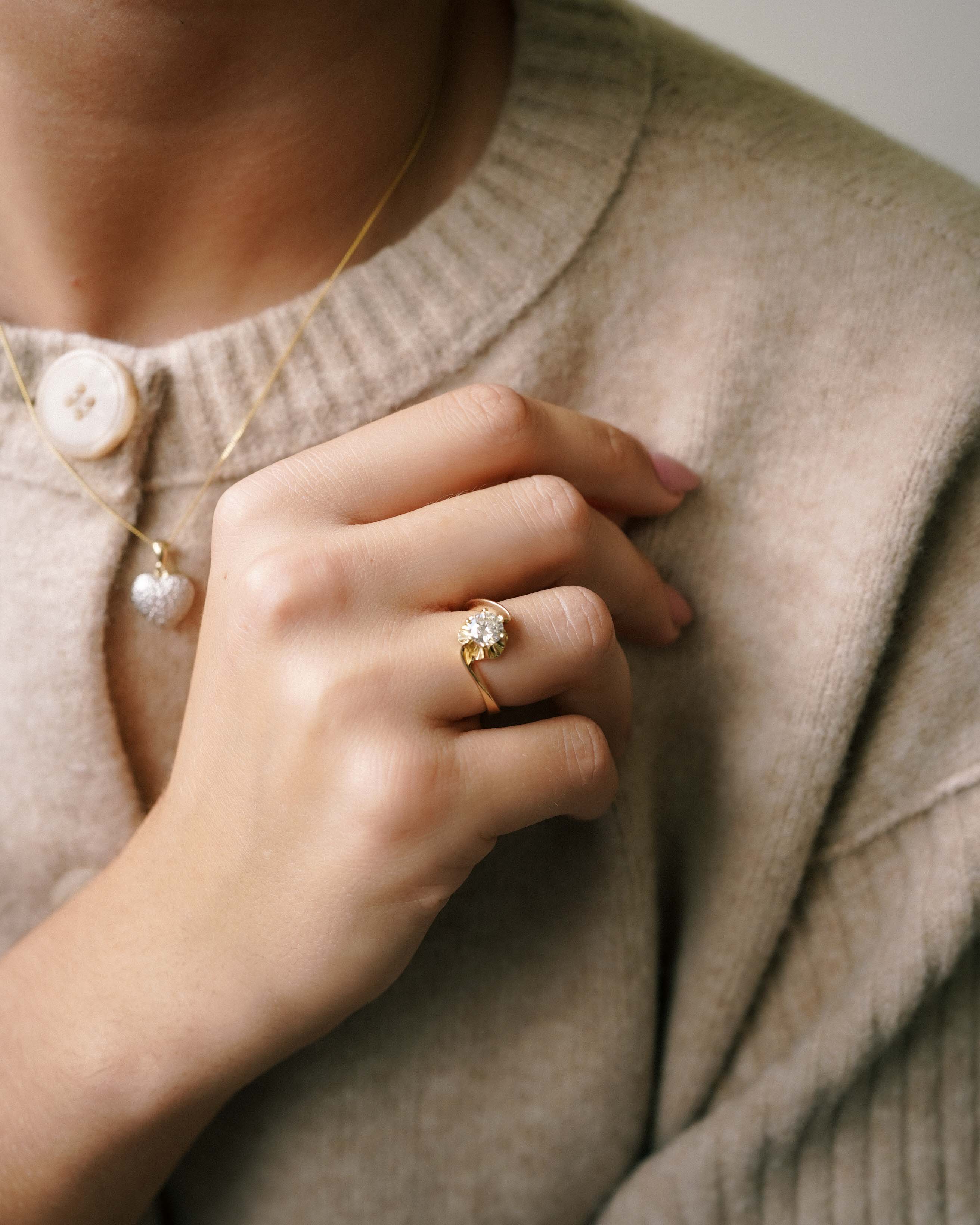 Genevieve | 14K Yellow Gold Brilliant (0.8ct) Solitair Twist Ring