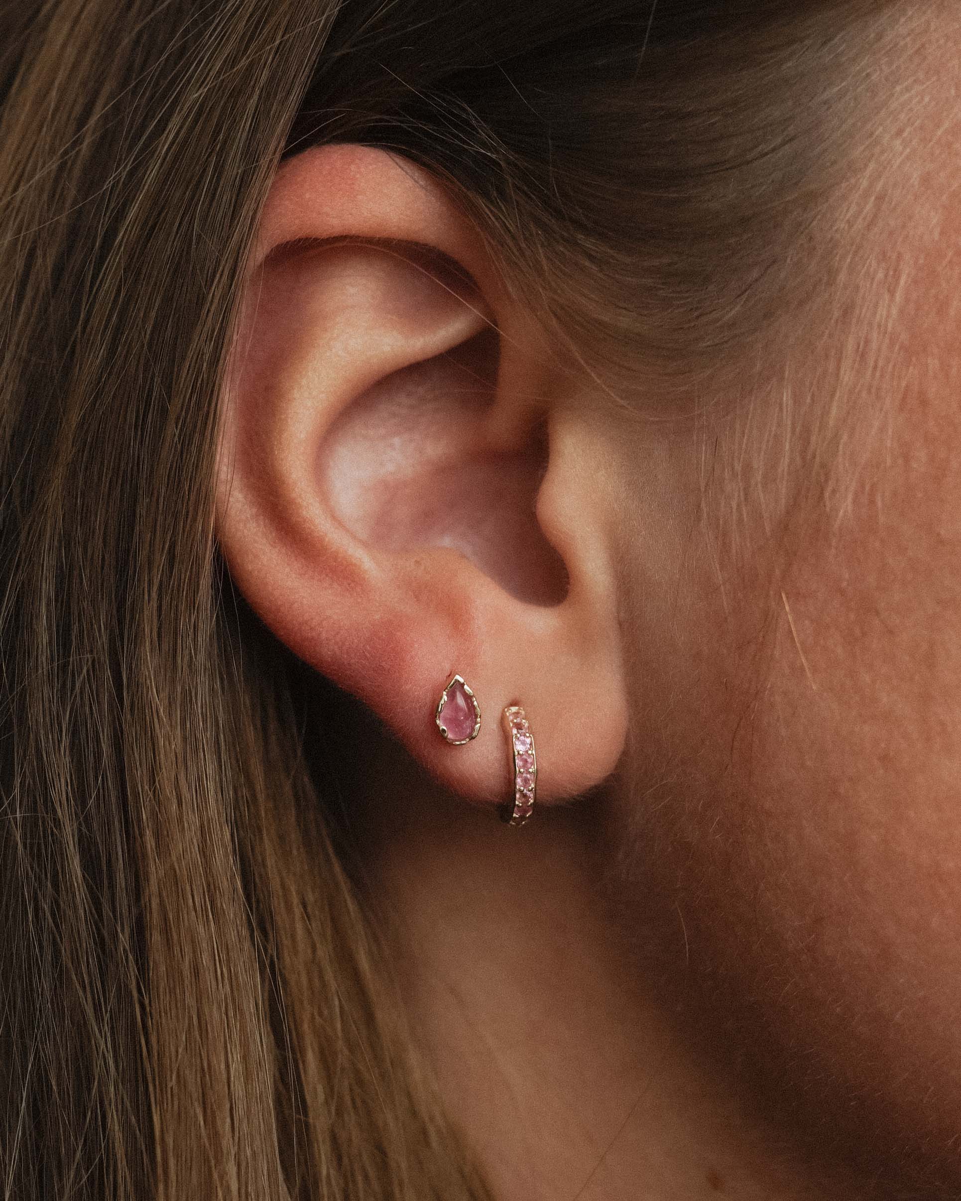 Amaris | 14K Roze Toermalijn Pavé Huggies