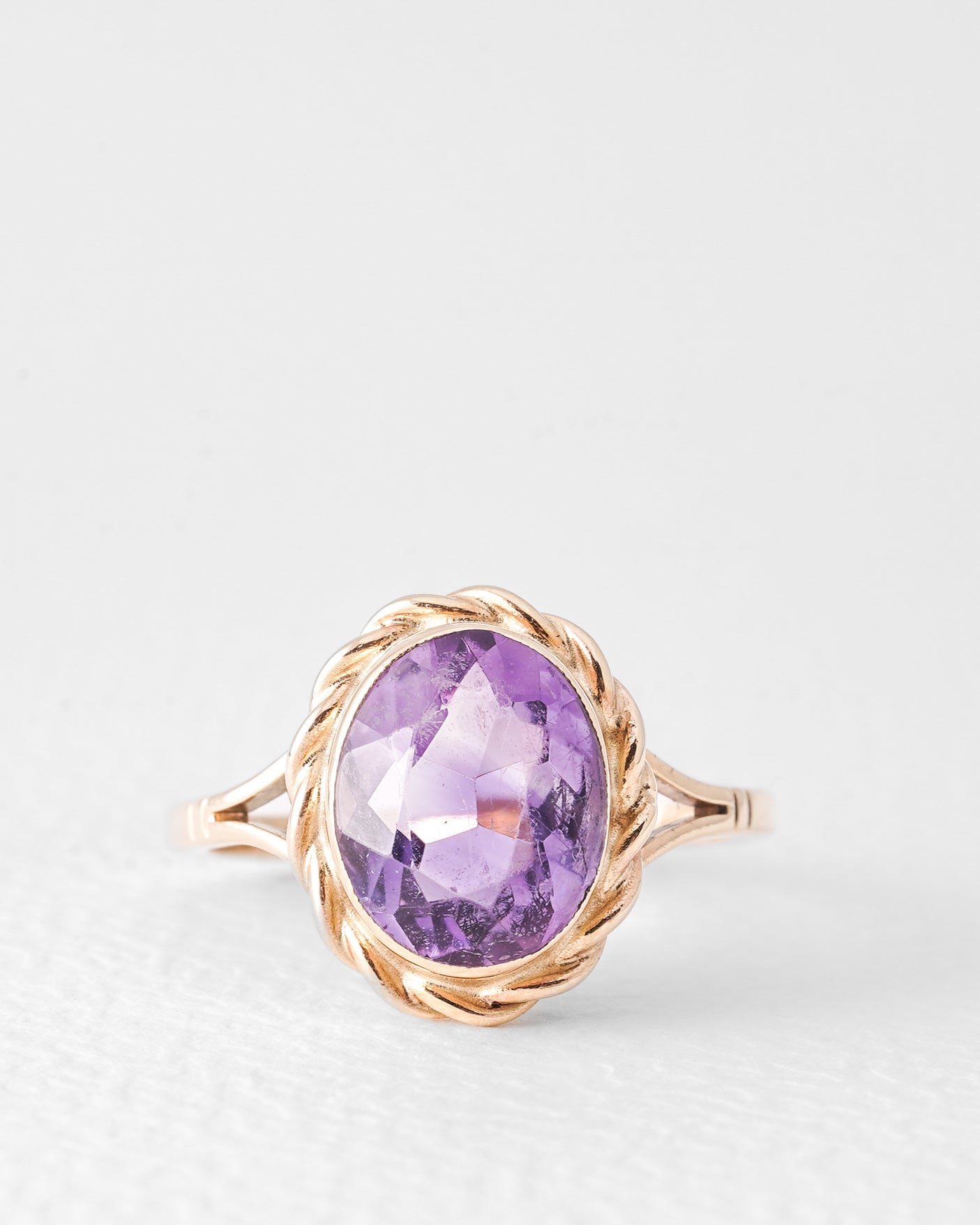 Vikkie | Vintage Amethist Solitaire