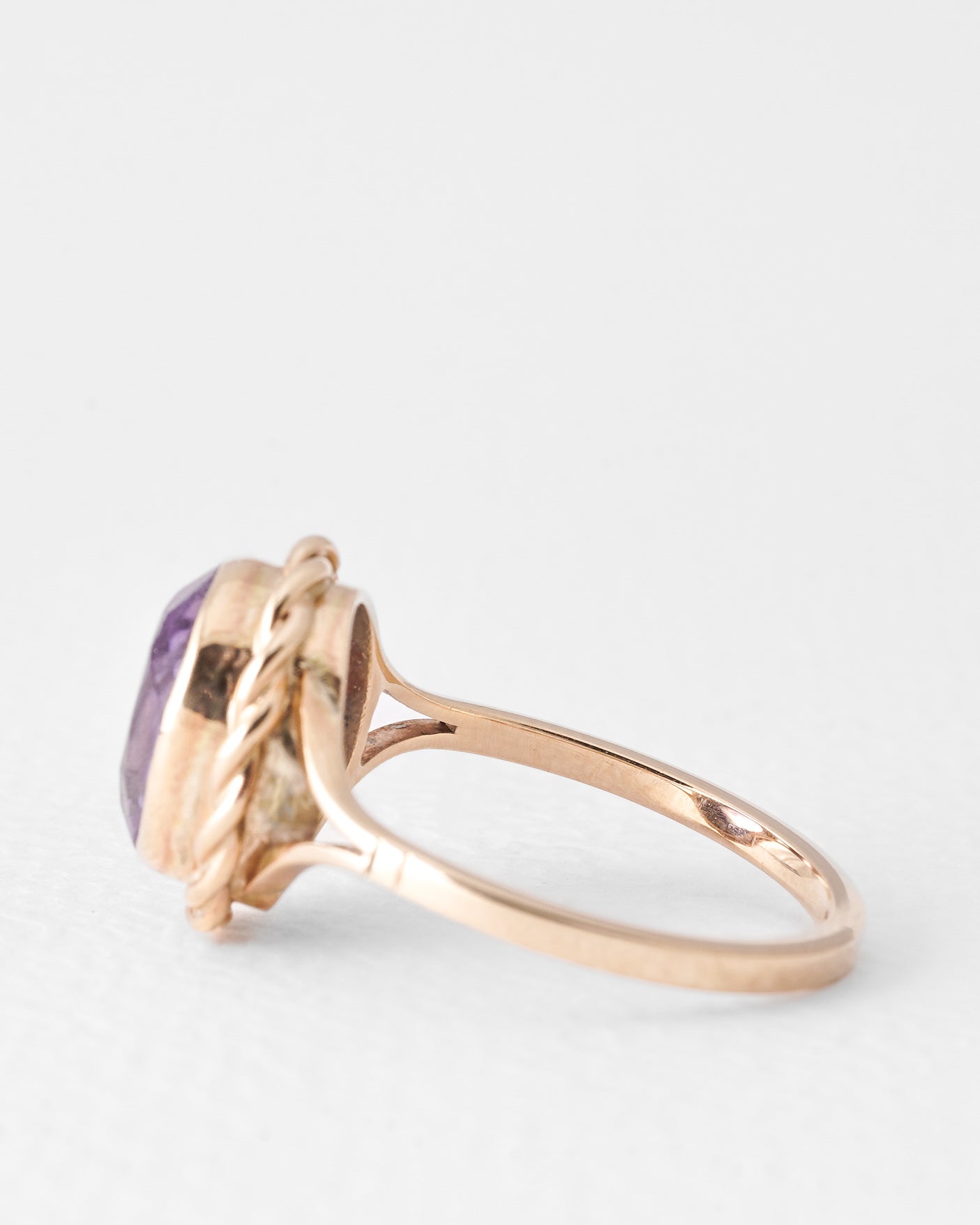 Vikkie | Vintage Amethist Solitaire