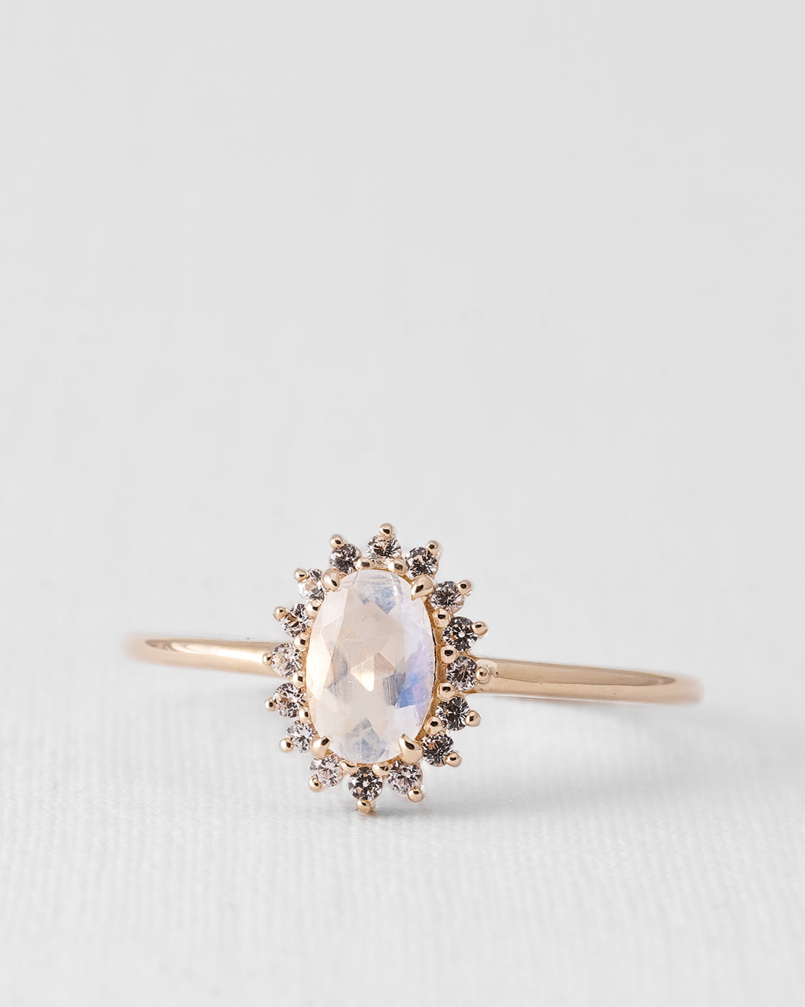 Hanna | 14K Blauwe Maansteen & Witte Saffier Cluster Ring
