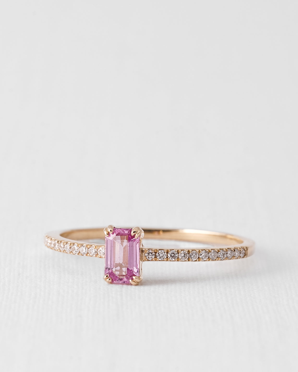 Seraphine | 14K Roze Baguette Saffier & Diamant Pavé Ring