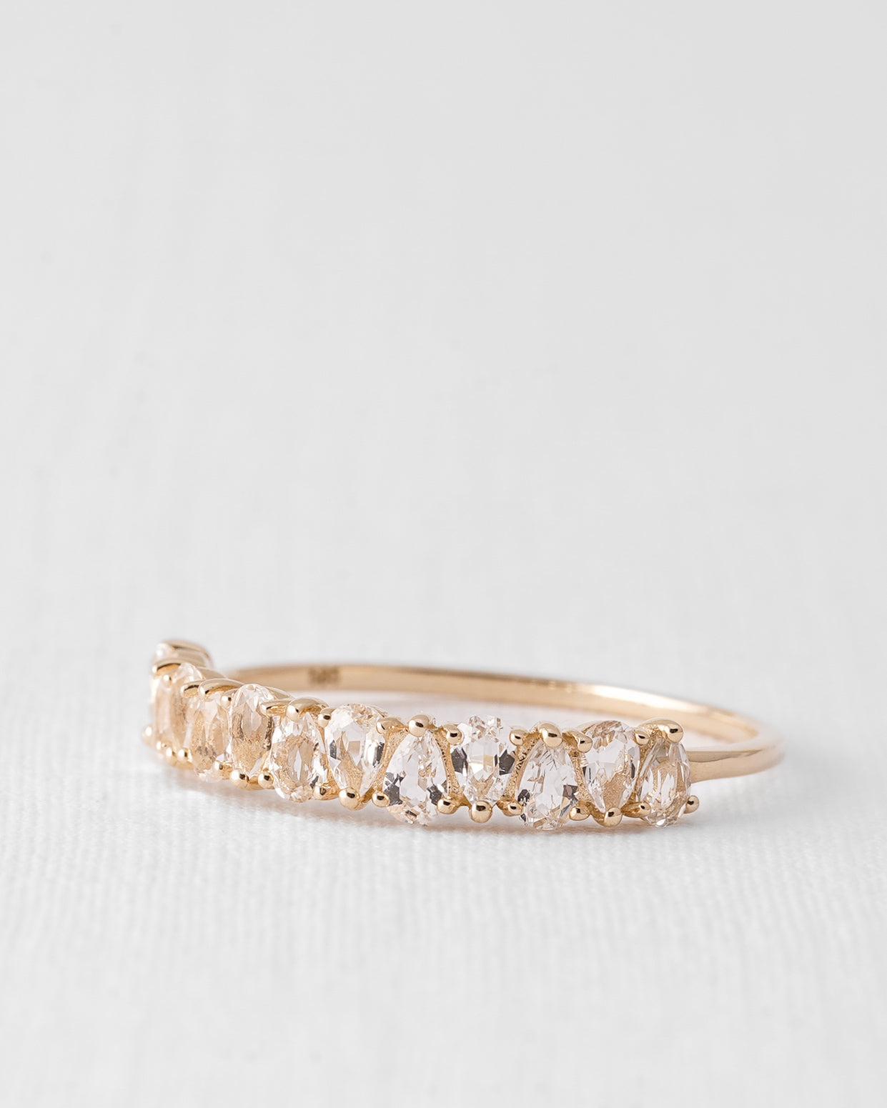 Eirene | 14K Witte Topaas Half Eternity Pear Cut Ring