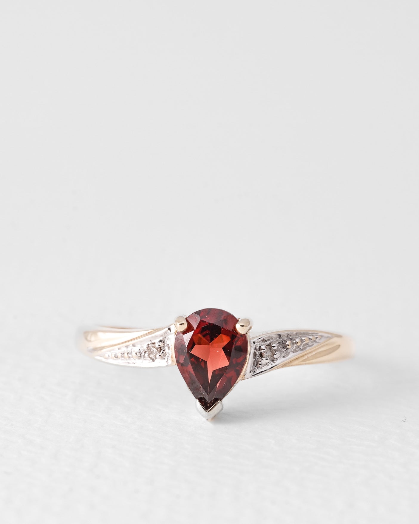 Zina | Vintage Granaat & Diamant Ring