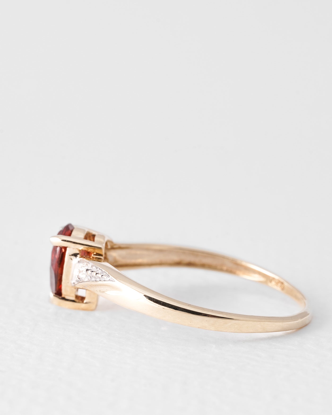 Zina | Vintage Granaat & Diamant Ring
