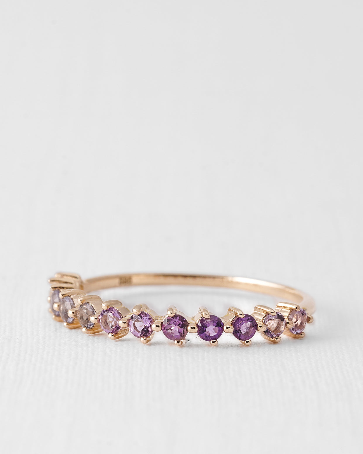 Vionne | 14K Amethist, Cordieriet & Witte Saffier Pavé Ring