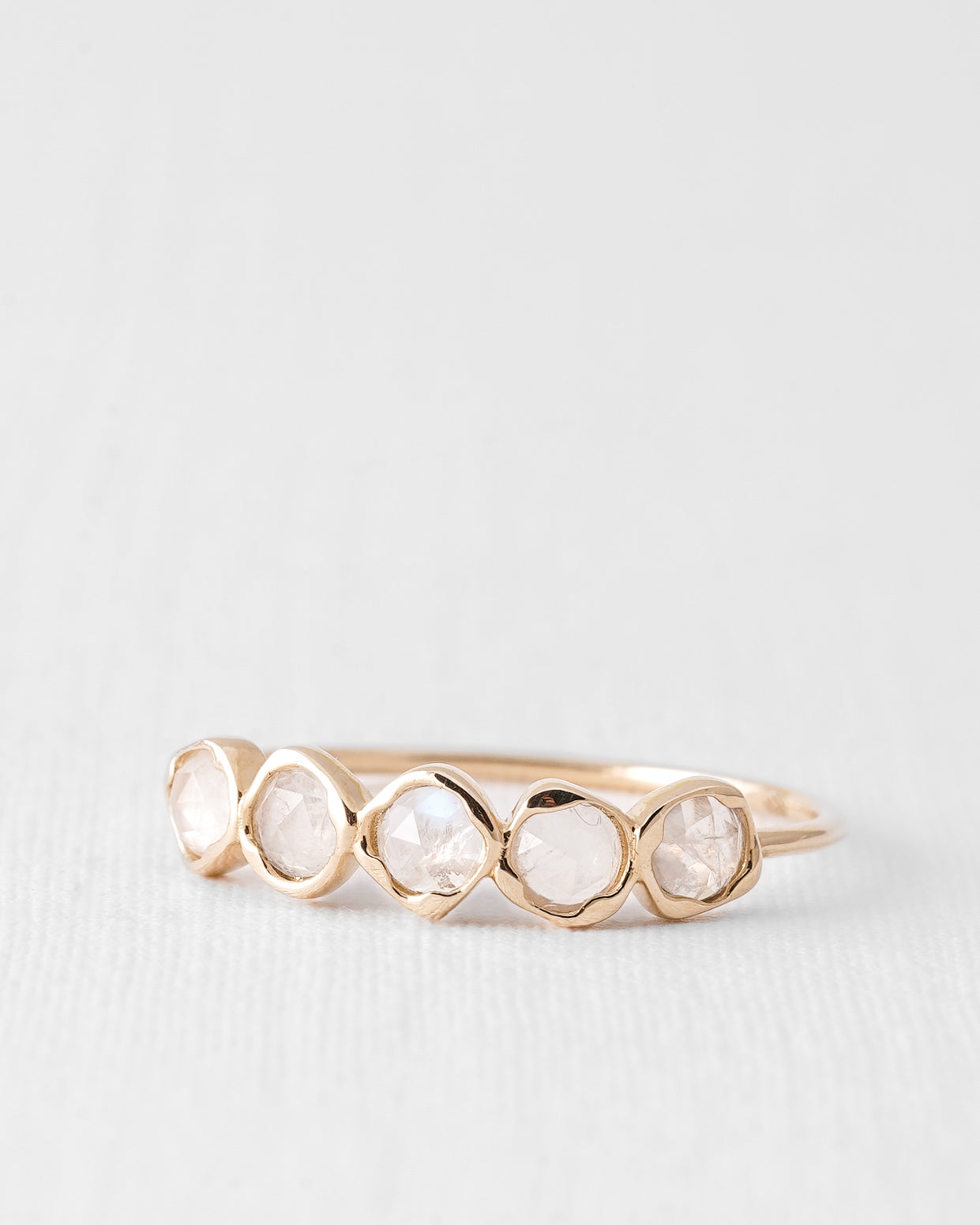 Nerea | 14K Maansteen Half Eternity Ring