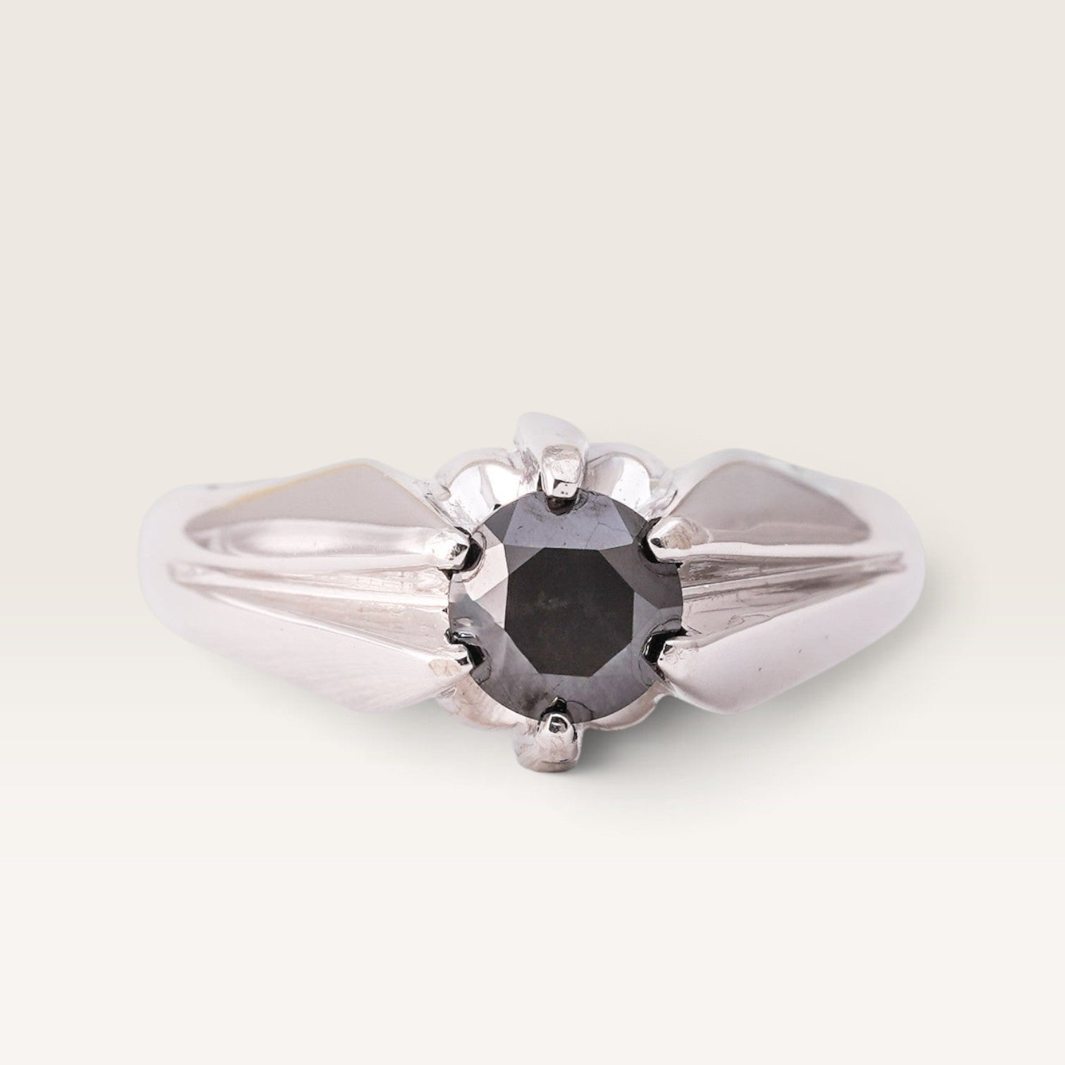 Danika | 14K Zwarte Diamant Solitaire Ring - Menina Amsterdam