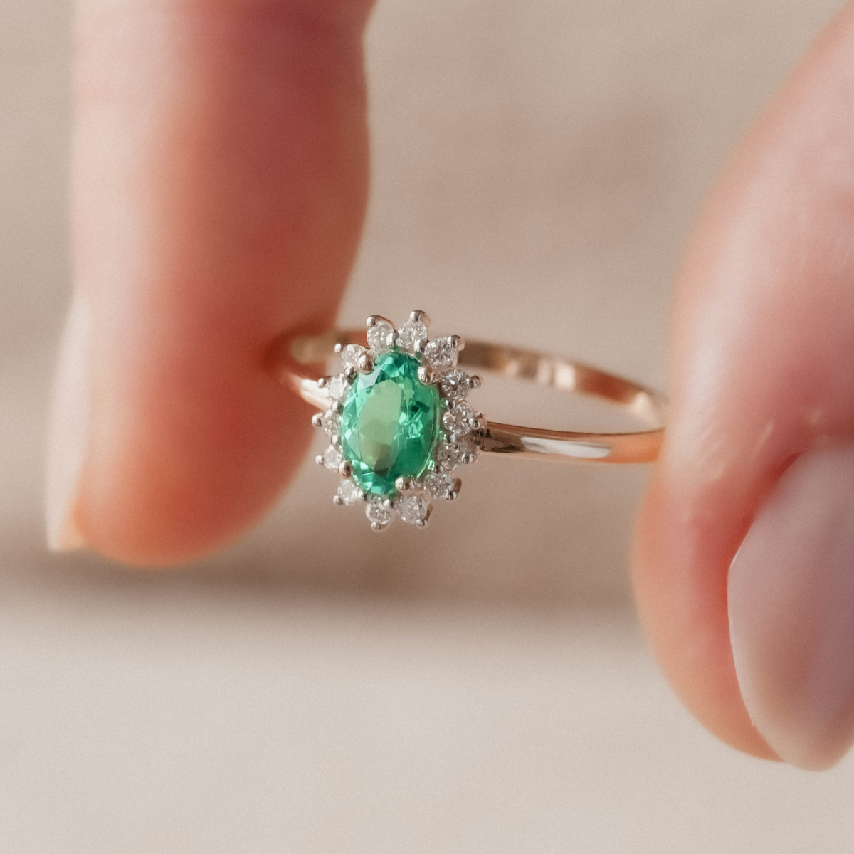 Holly | Columbiaans Smaragd & Diamant Ring - Menina Amsterdam
