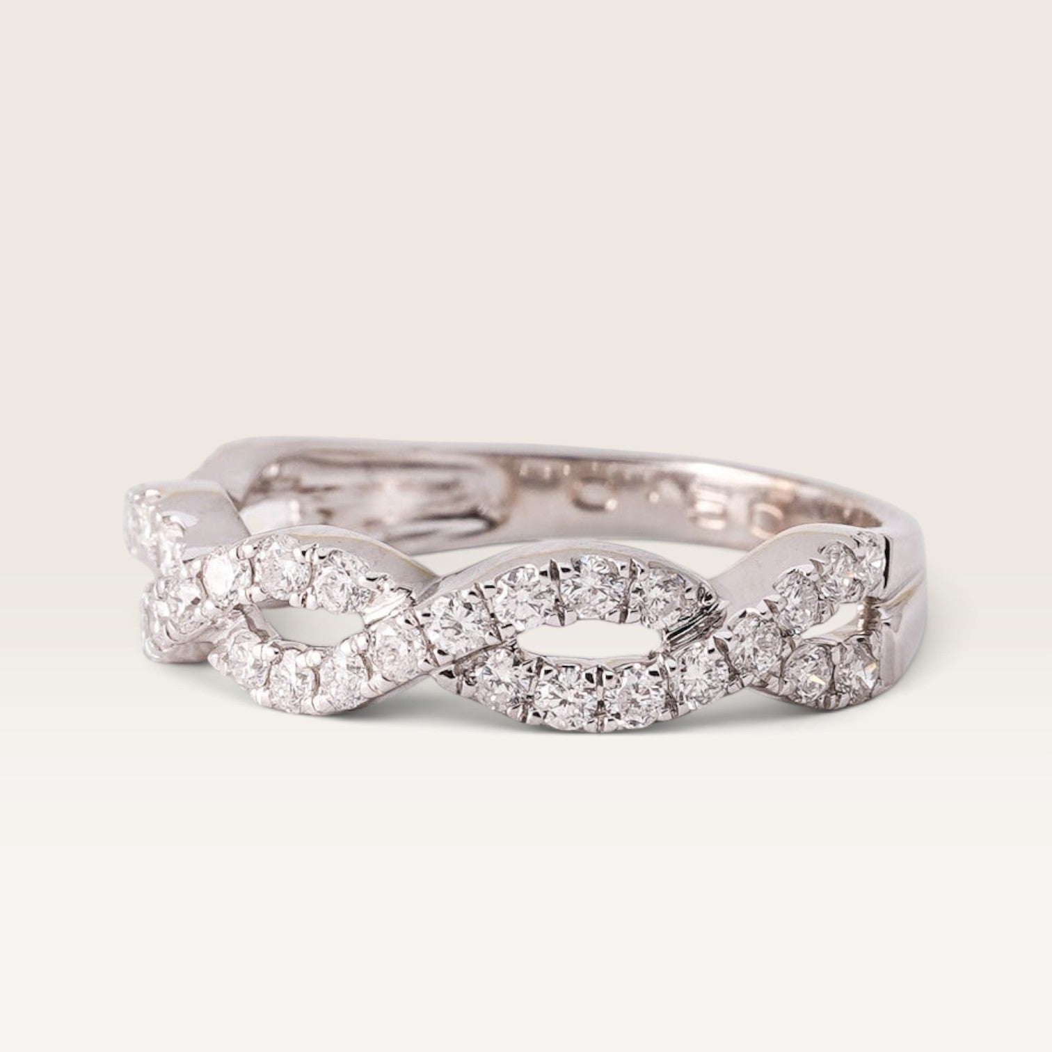 Mira | 14K Diamond Solitaire Ring - Menina Amsterdam
