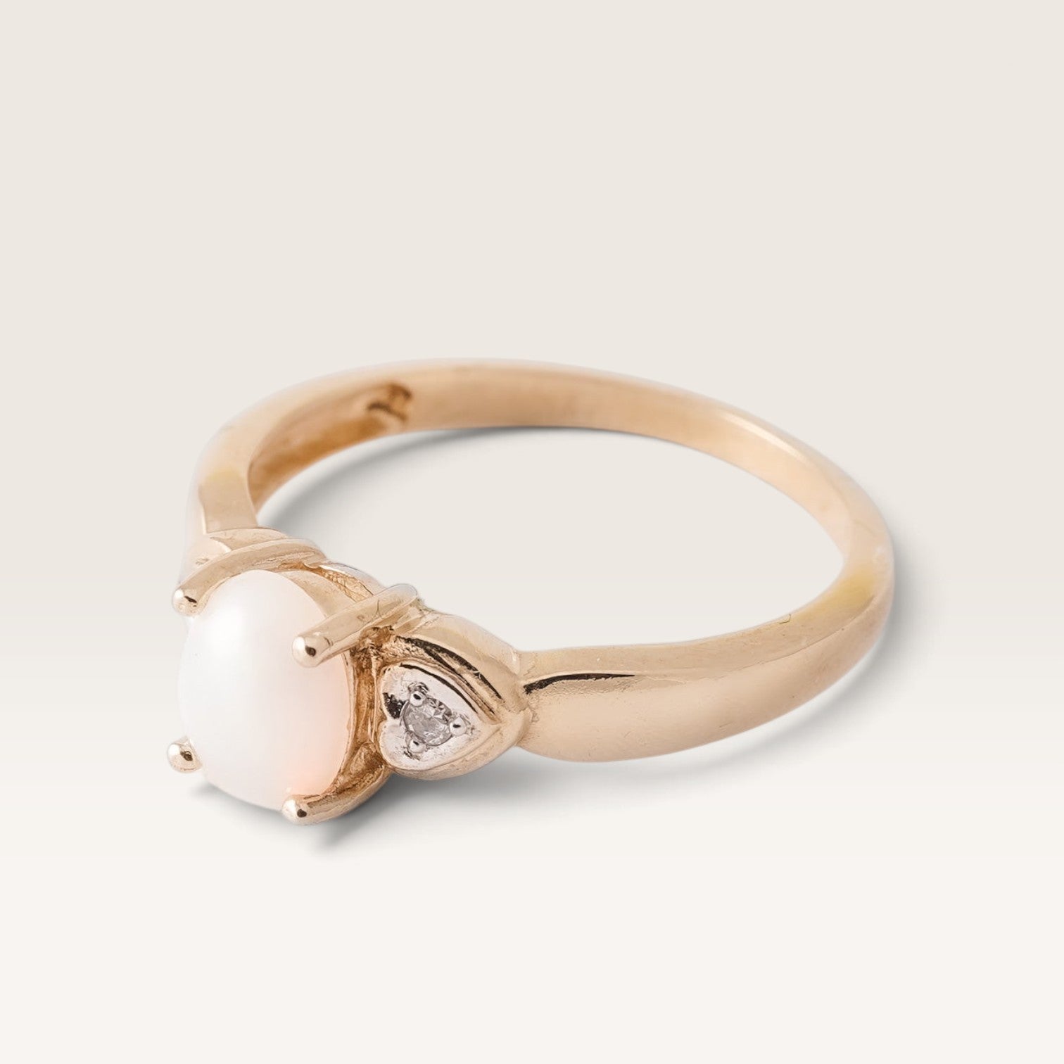 Mirabelle | Vintage Opaal Solitaire & Diamant Details Ring - Menina Amsterdam