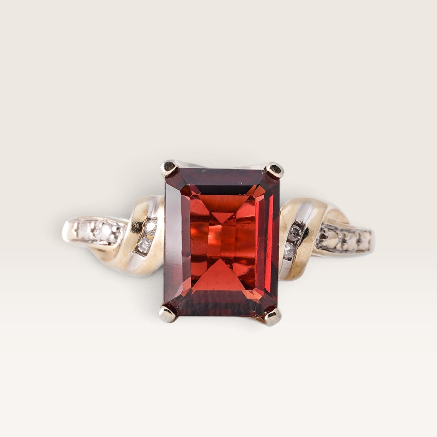 Varelia | Vintage Granaat & Diamant Solitair Ring - Menina Amsterdam