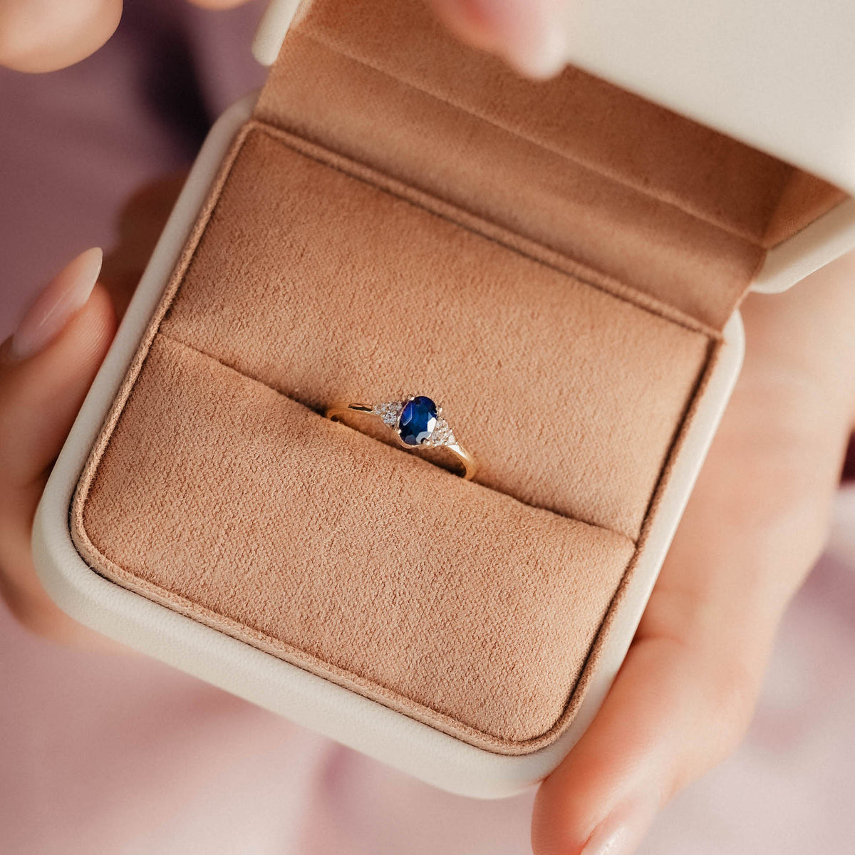 Ella | Saffier Solitaire & Diamant Ring - Menina Amsterdam