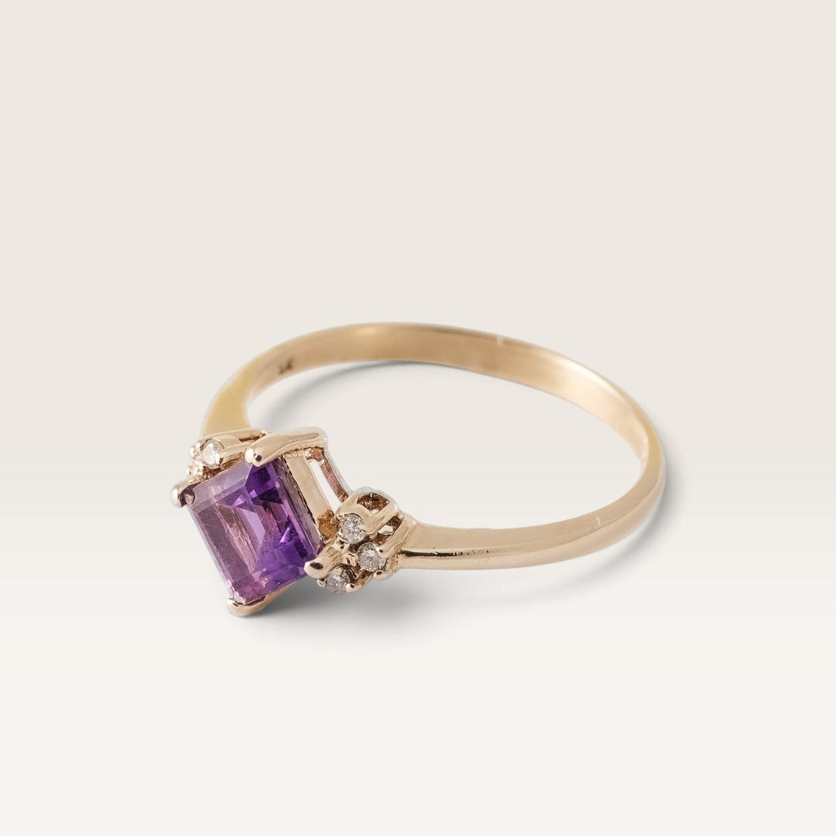 Esmeralda | Vintage Amethist Solitaire & Diamant Details Ring - Menina Amsterdam
