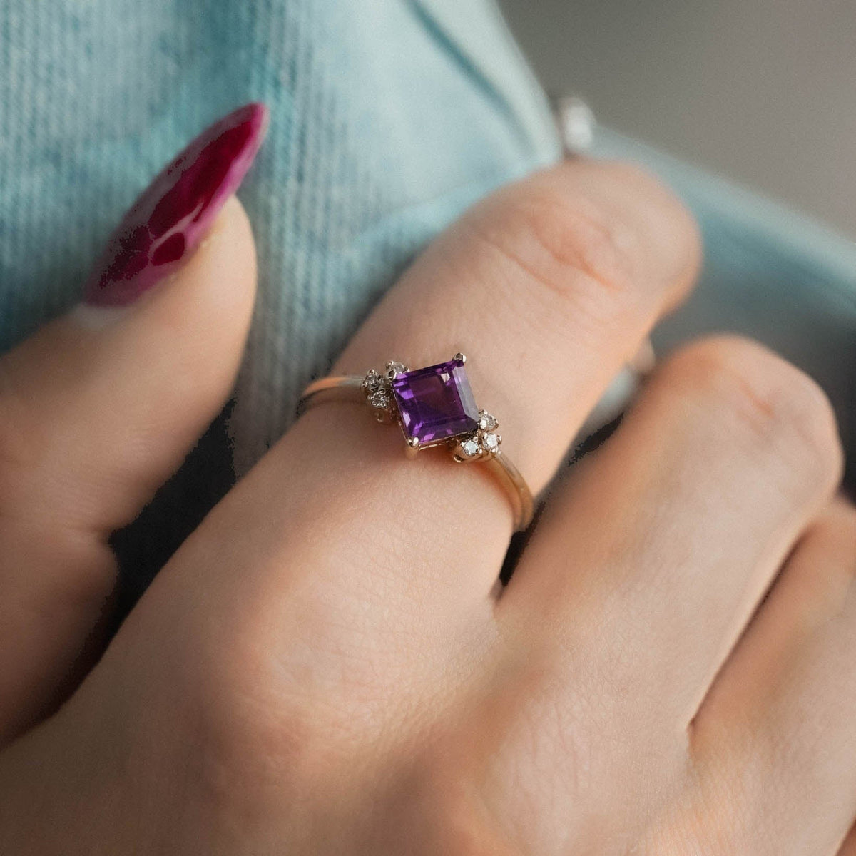 Esmeralda | Vintage Amethist Solitaire & Diamant Details Ring - Menina Amsterdam